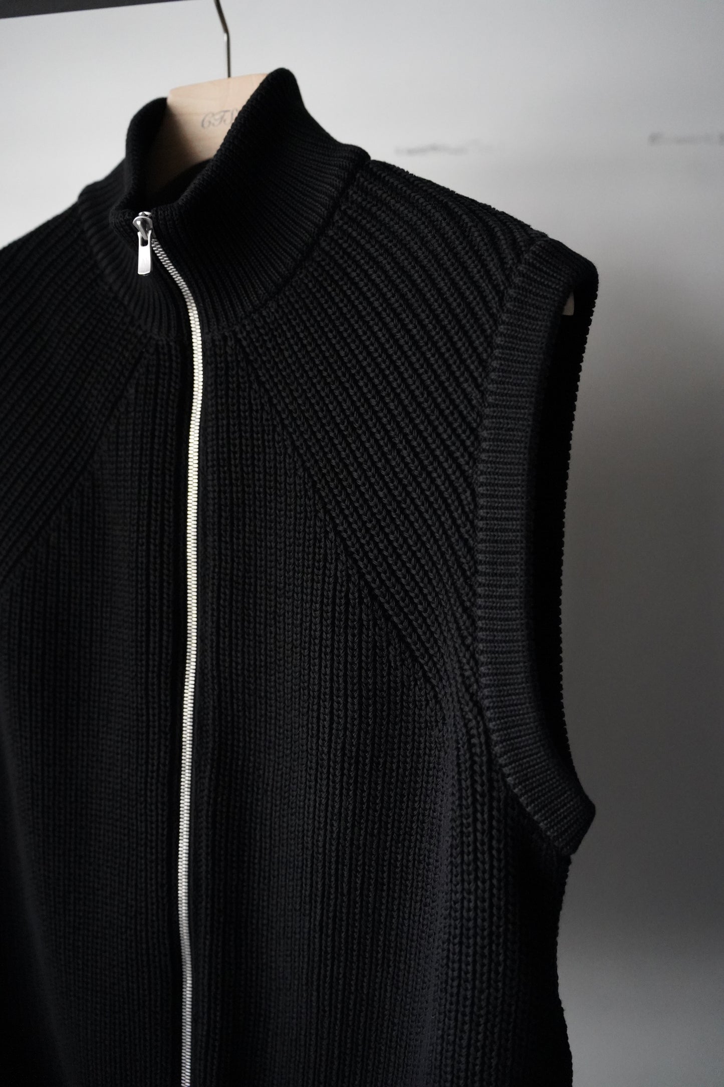 MEN BATONER / バトナー SIGNATURE DRIVERS VEST