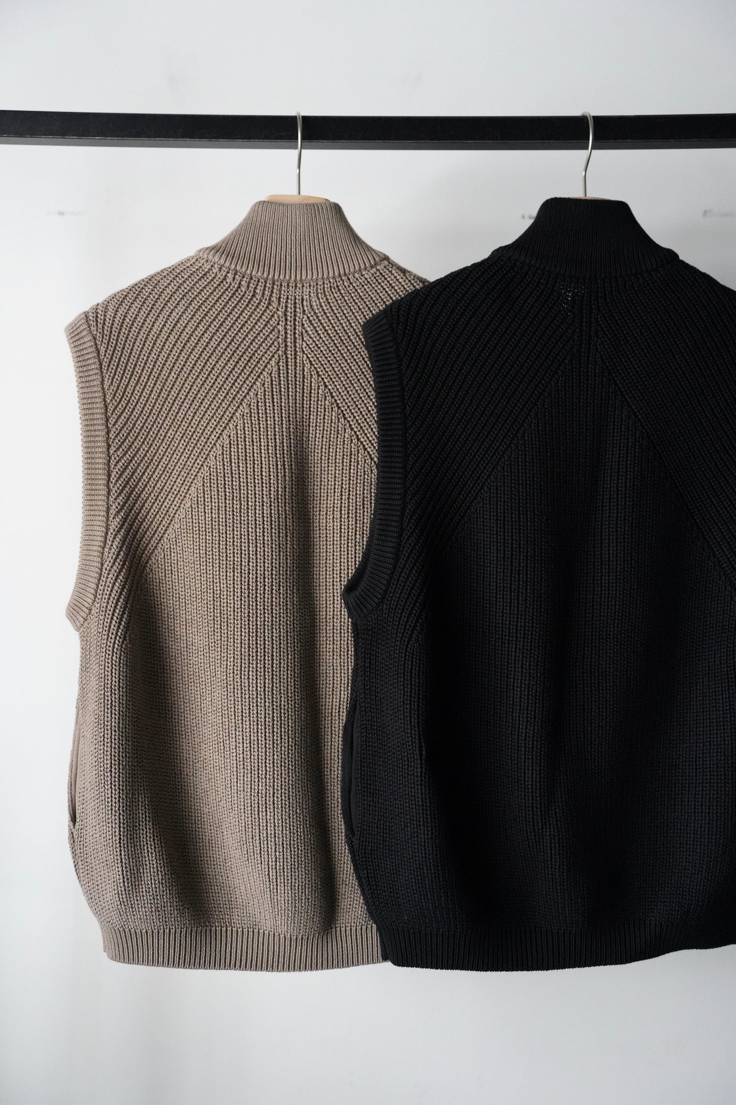 MEN BATONER / バトナー SIGNATURE DRIVERS VEST