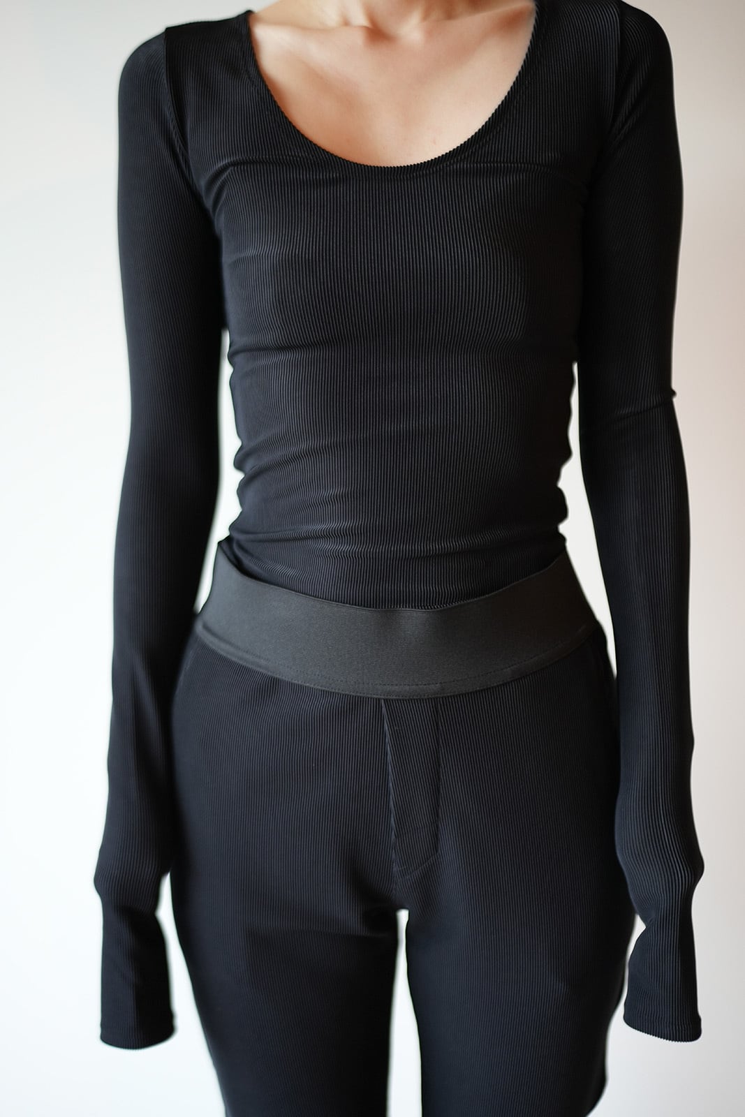 WOMEN MOON TREE PLANET U neck T sports black
