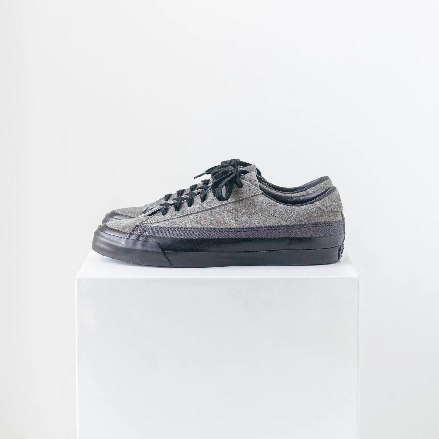 MEN/WOMEN ASAHI アサヒ BELTED LOW SUEDE - Charcoal/Black
