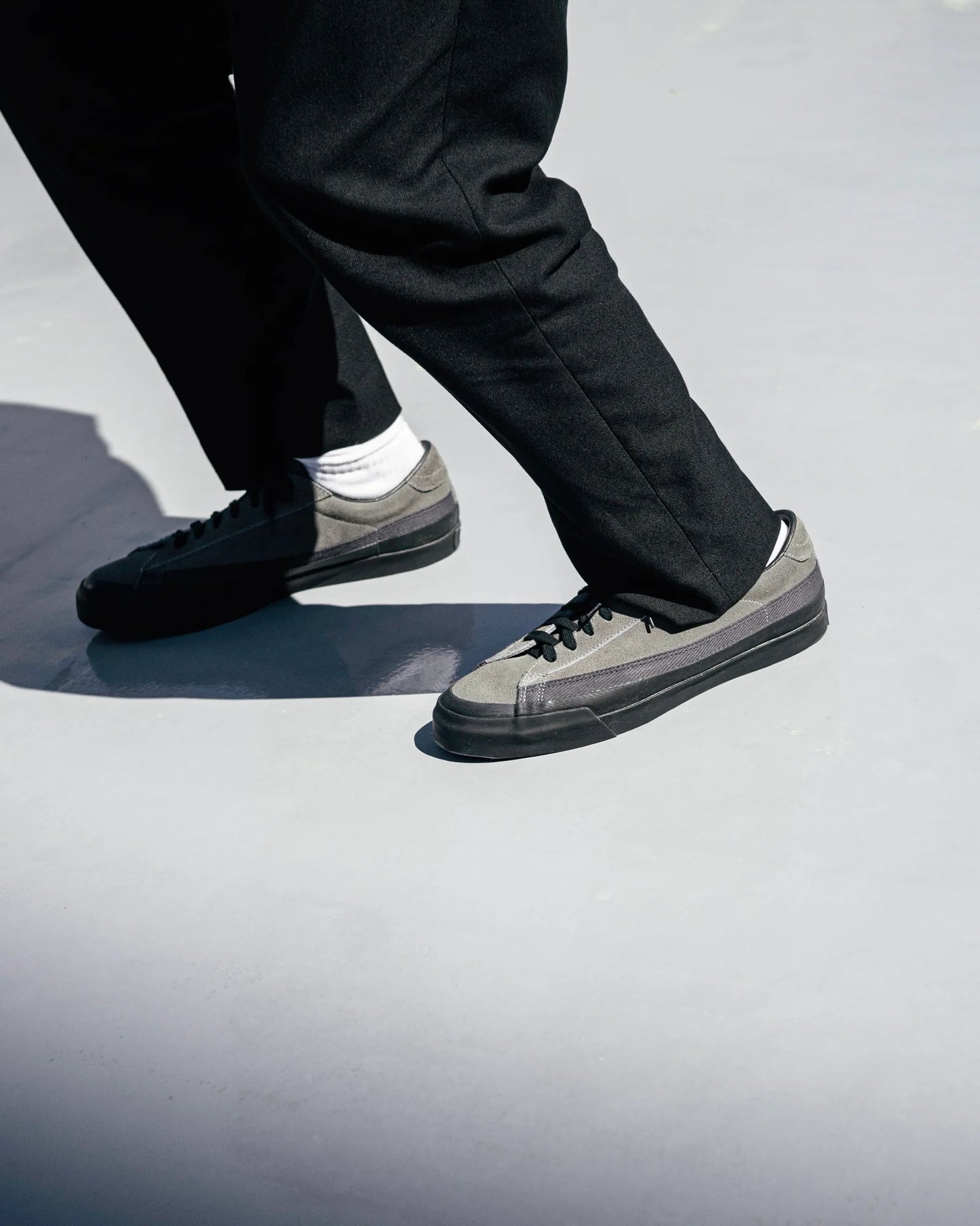 MEN/WOMEN ASAHI アサヒ BELTED LOW SUEDE - Charcoal/Black