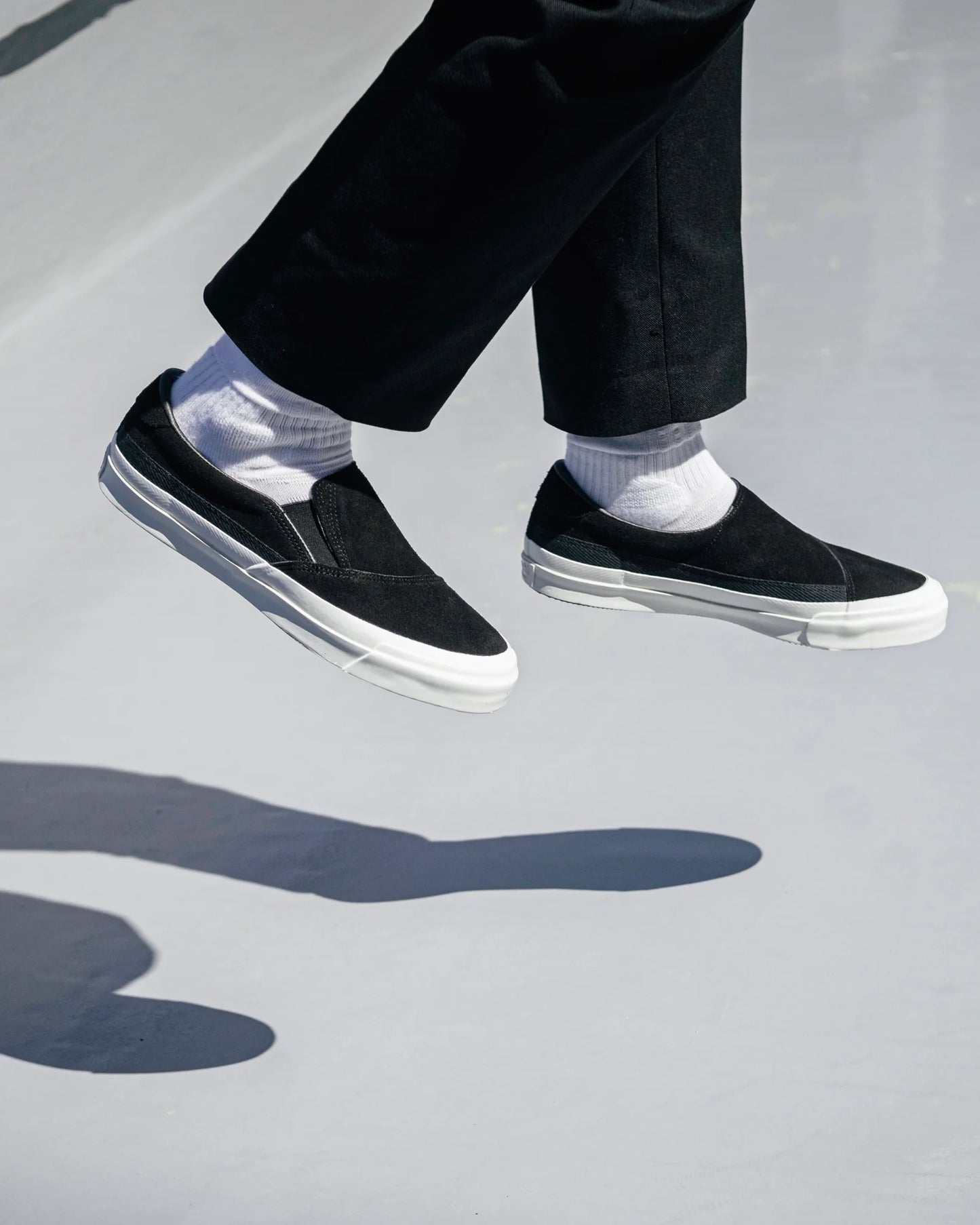 MEN/WOMEN ASAHI アサヒ ASAHI BELTED SLIP-ON SUEDE - Black
