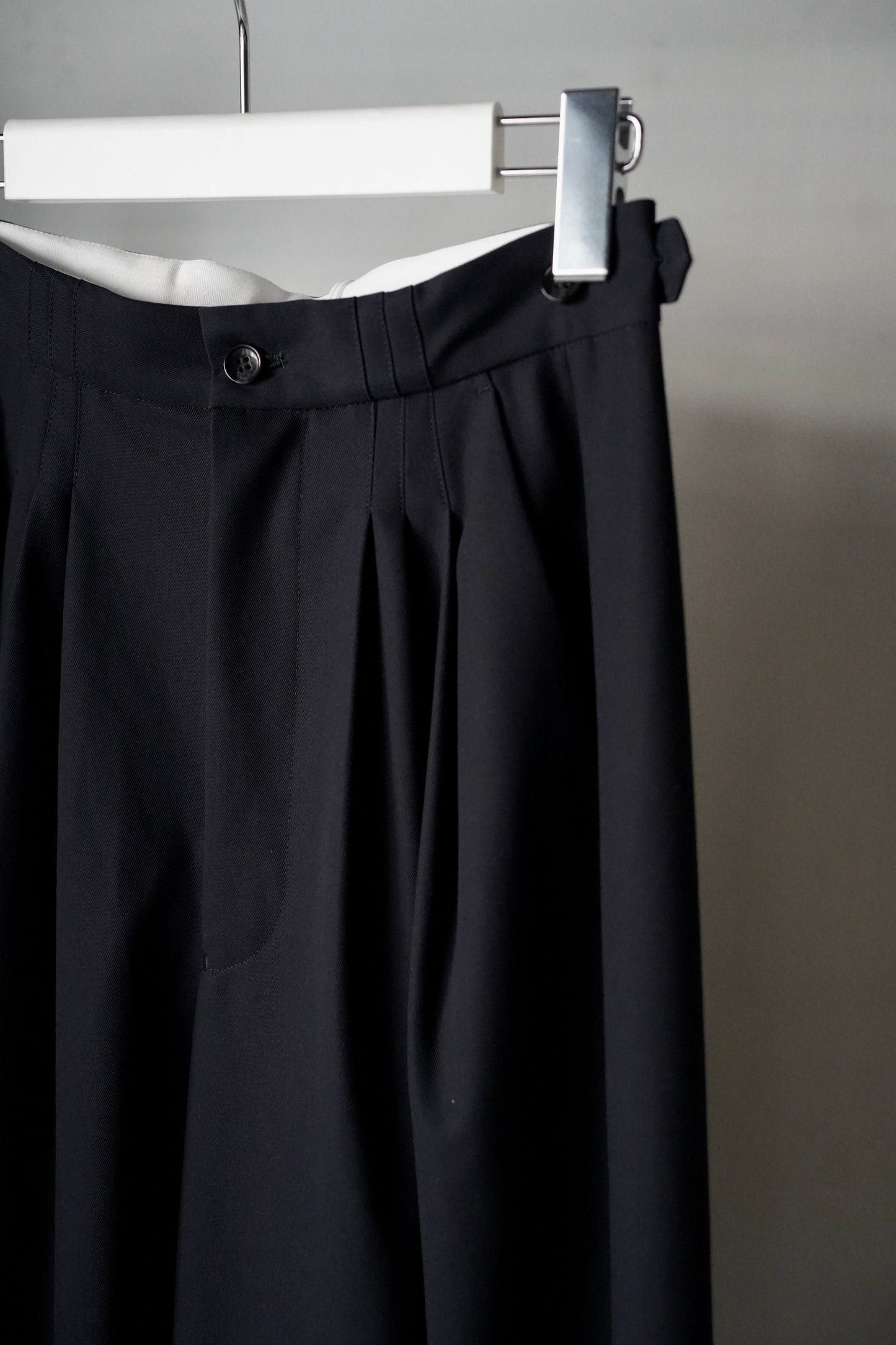 WOMEN Villd / ヴィルド CHINO TUCK WIDE PANTS