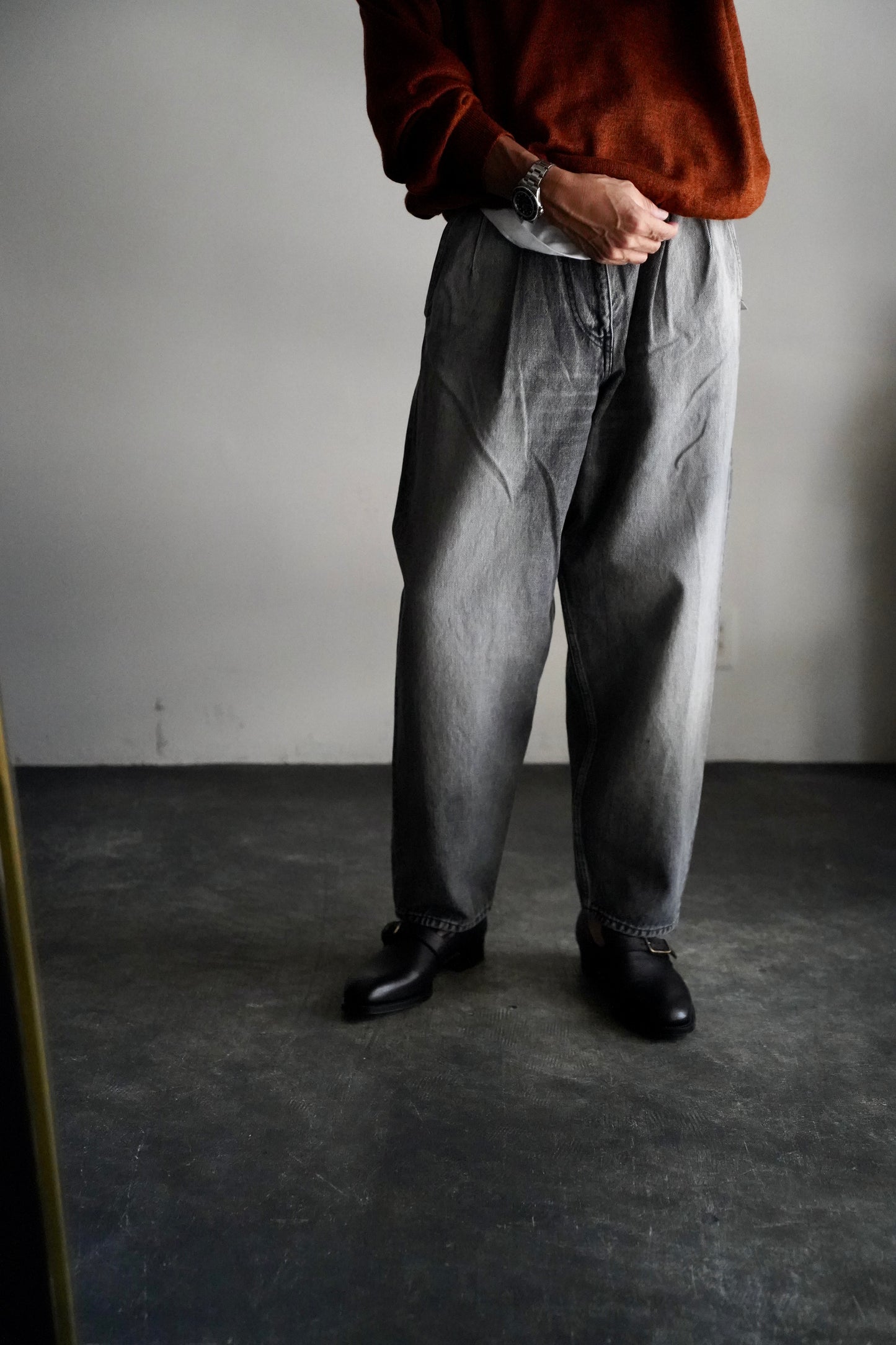 MEN Graphpaper Selvage Denim Two Tuck Tapered Pants BLACK_LIGHT FADE