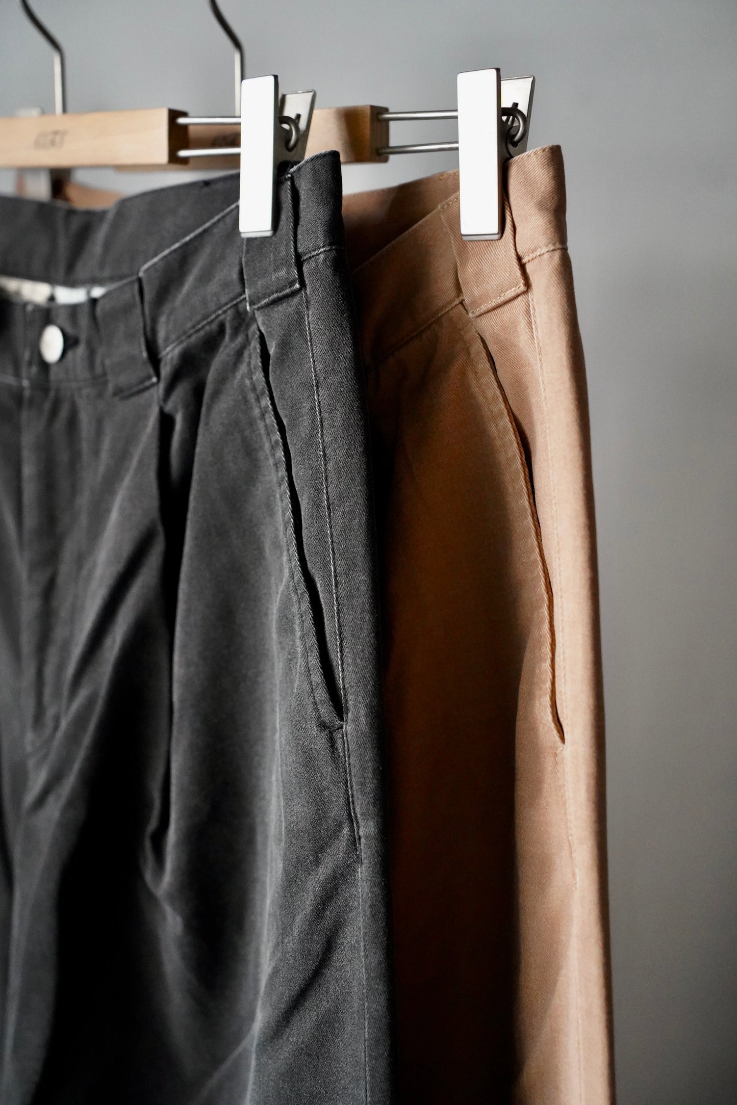MEN Kiivu / キフ BAGGY CHINO TROUSER- Pigment Print Chino Cloth -