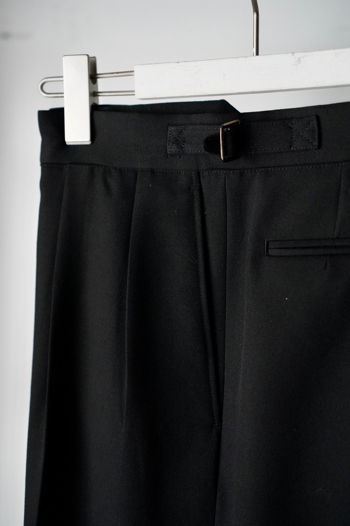 MEN HEUGN / ユーゲン "Aaron" Wool Black