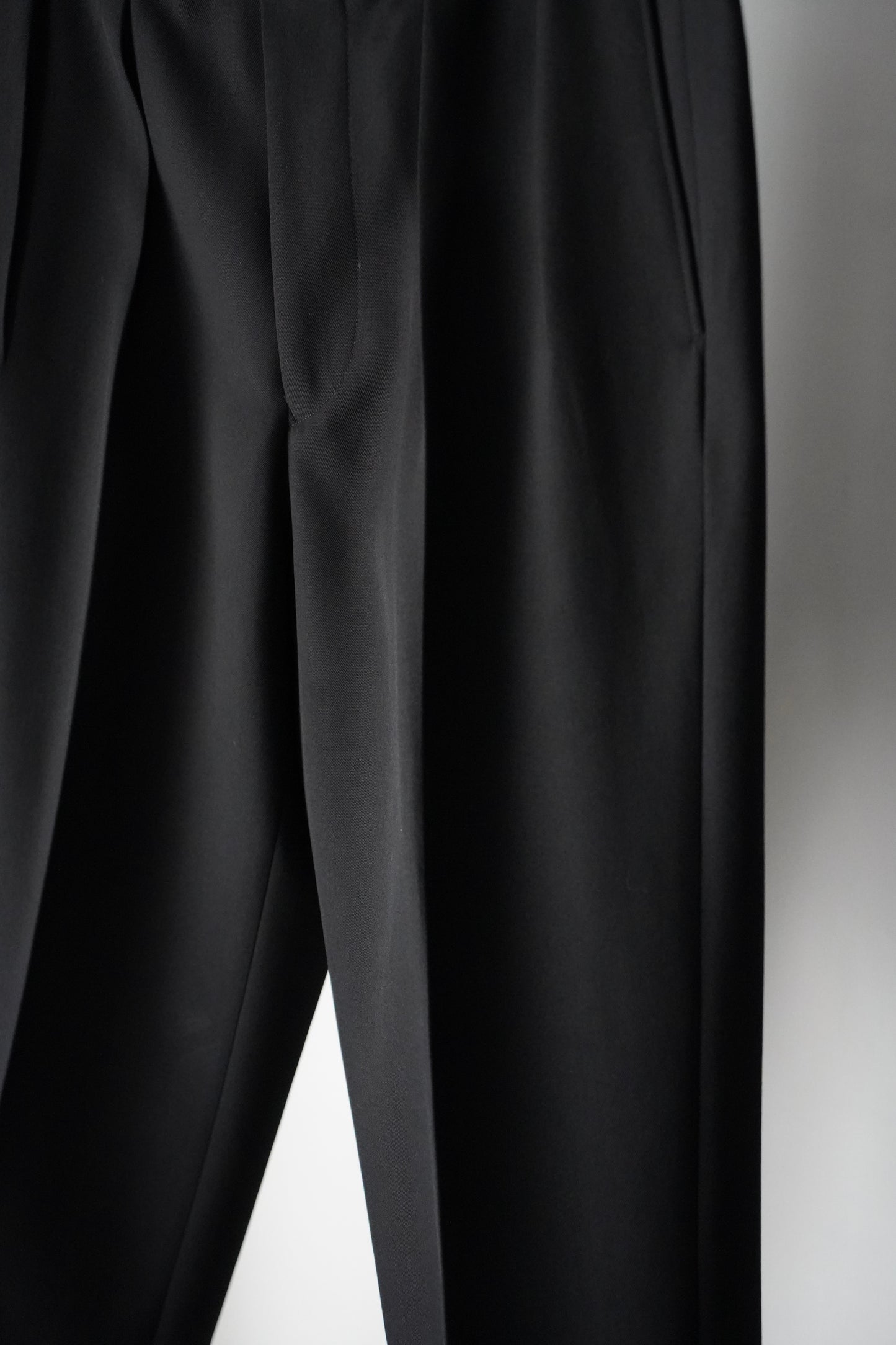 MEN HEUGN / ユーゲン "Aaron" Wool Black