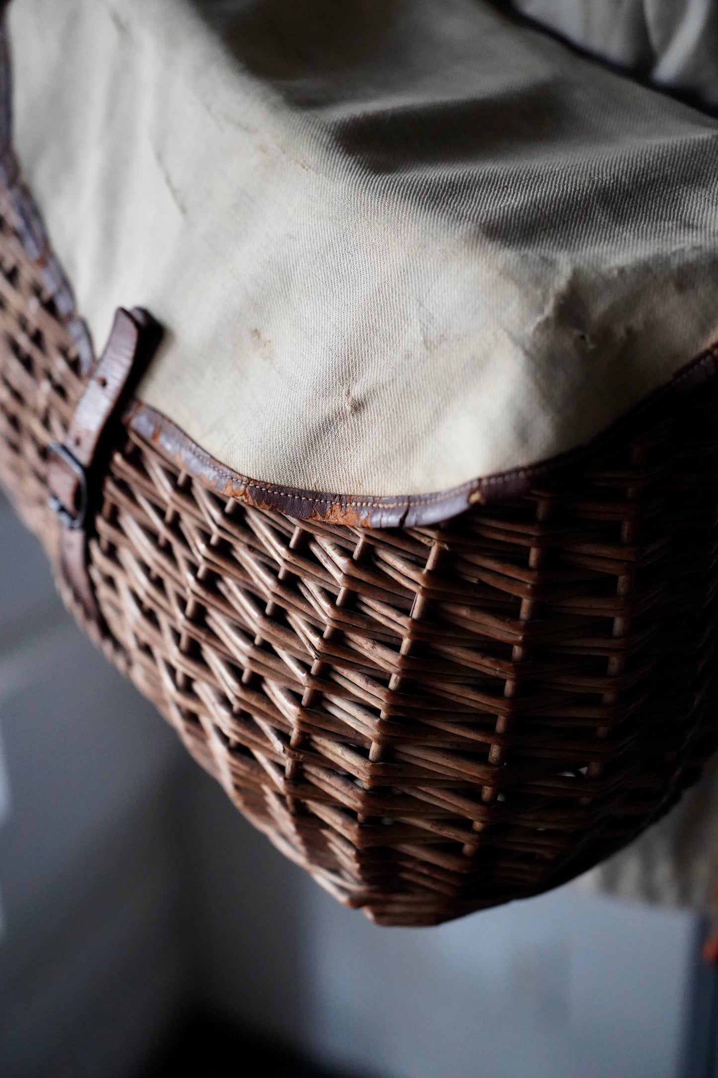 MEN/WOMEN VINTAGE BRITISH FISHING BAG
