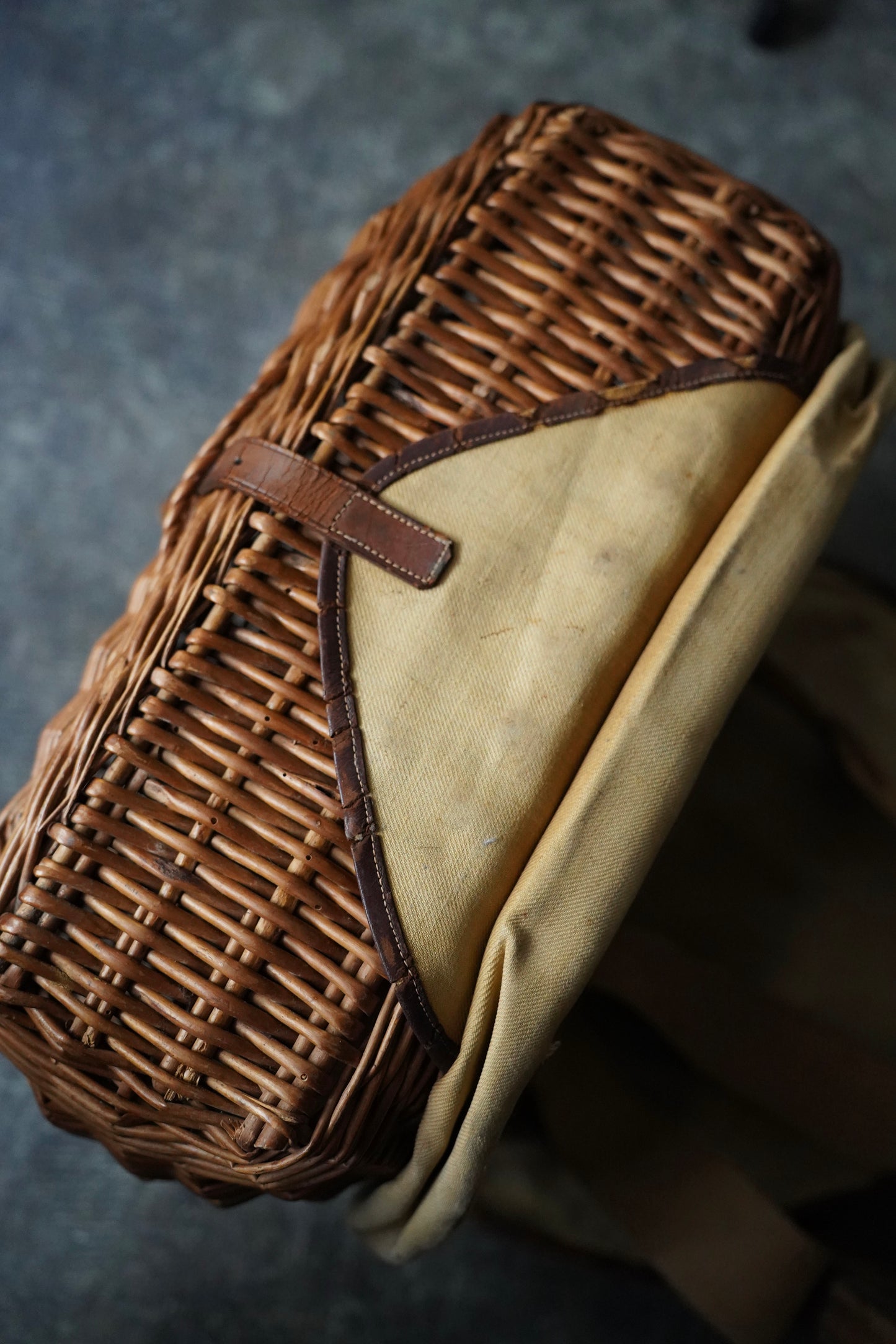 MEN/WOMEN VINTAGE BRITISH FISHING BAG