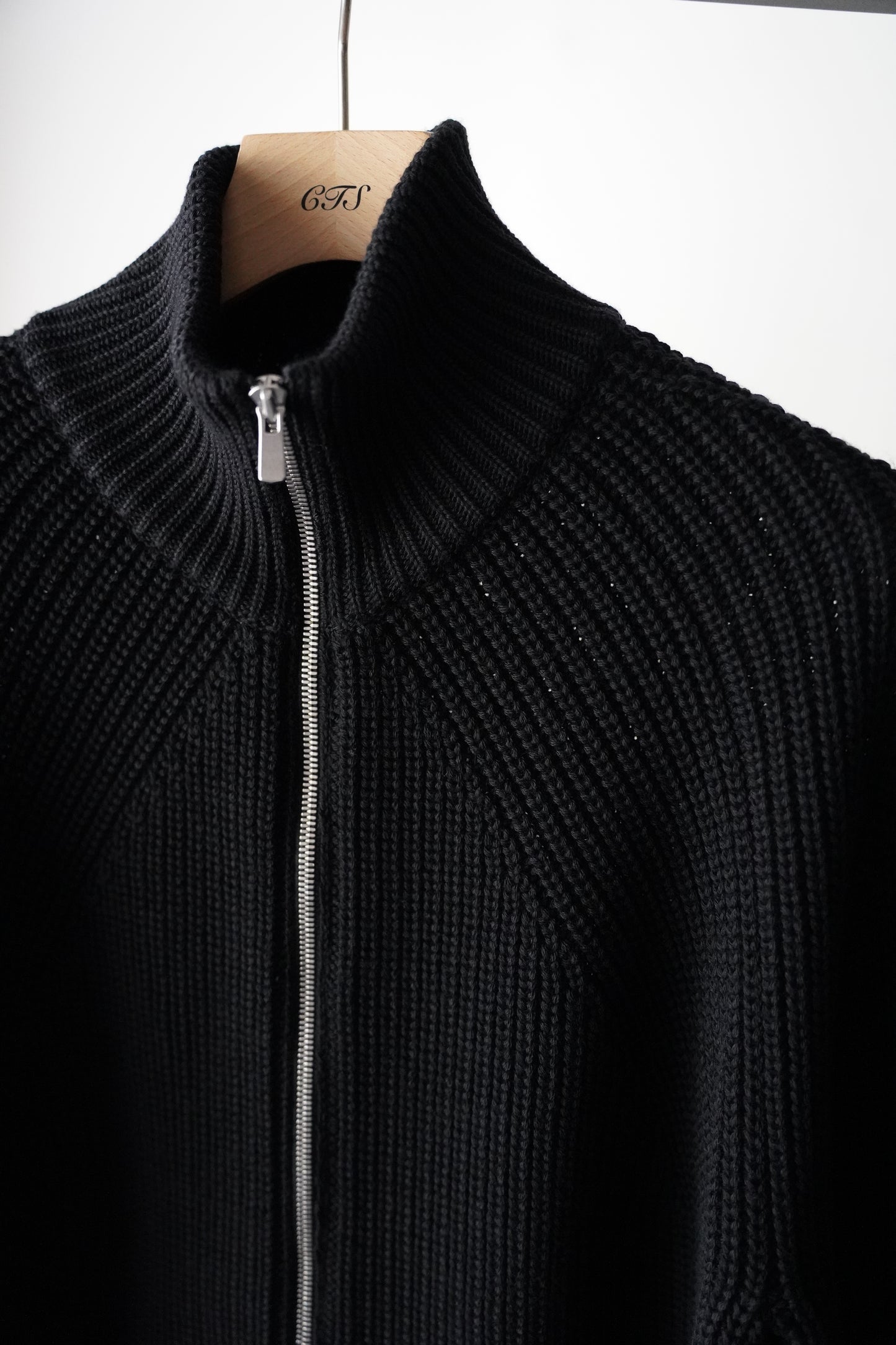 MEN BATONER / バトナー SIGNATURE DRIVERS KNIT