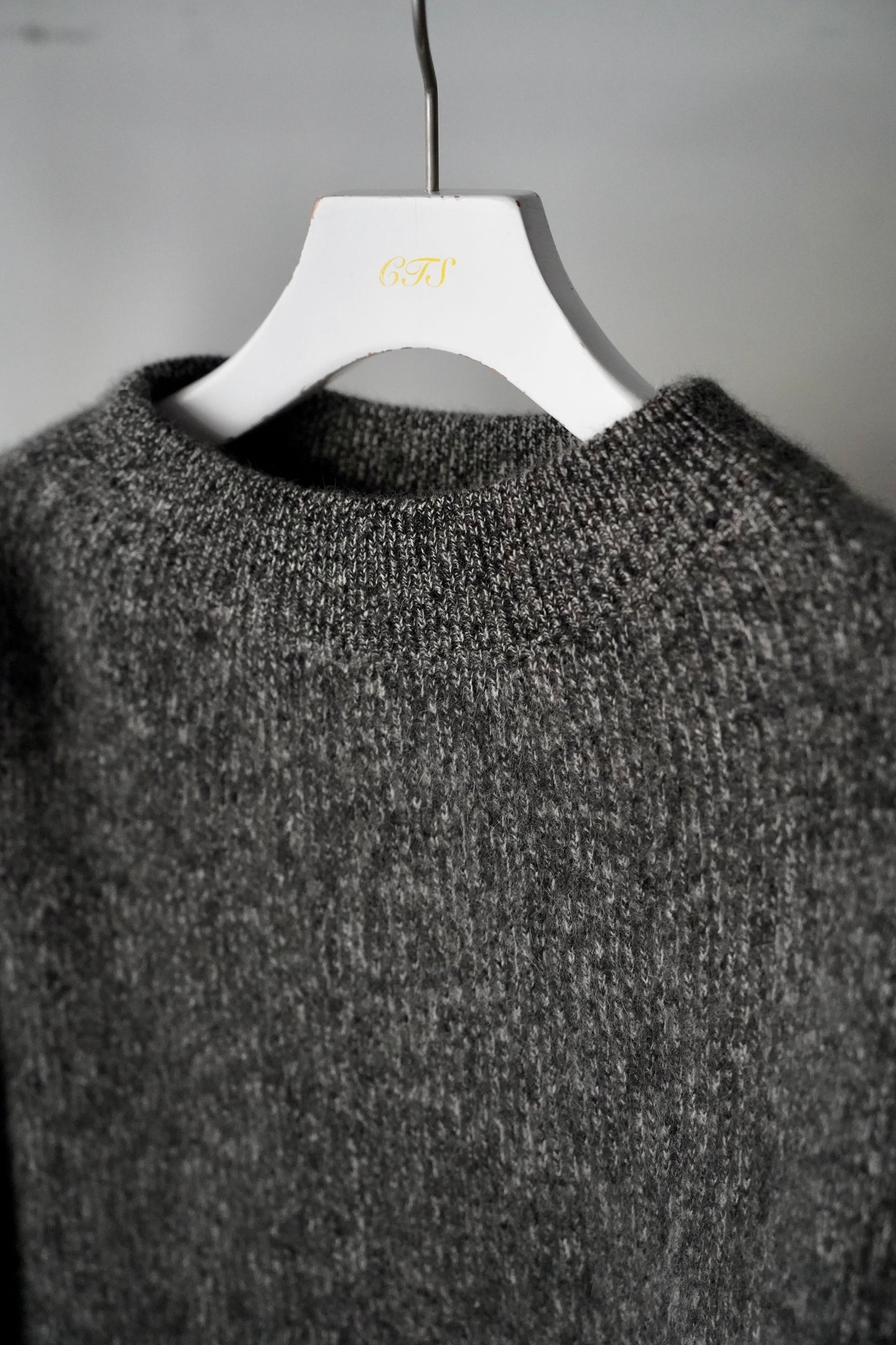 WOMEN BATONER / バトナー CASHMERE FOX FINGERHOLE BOAT NECK