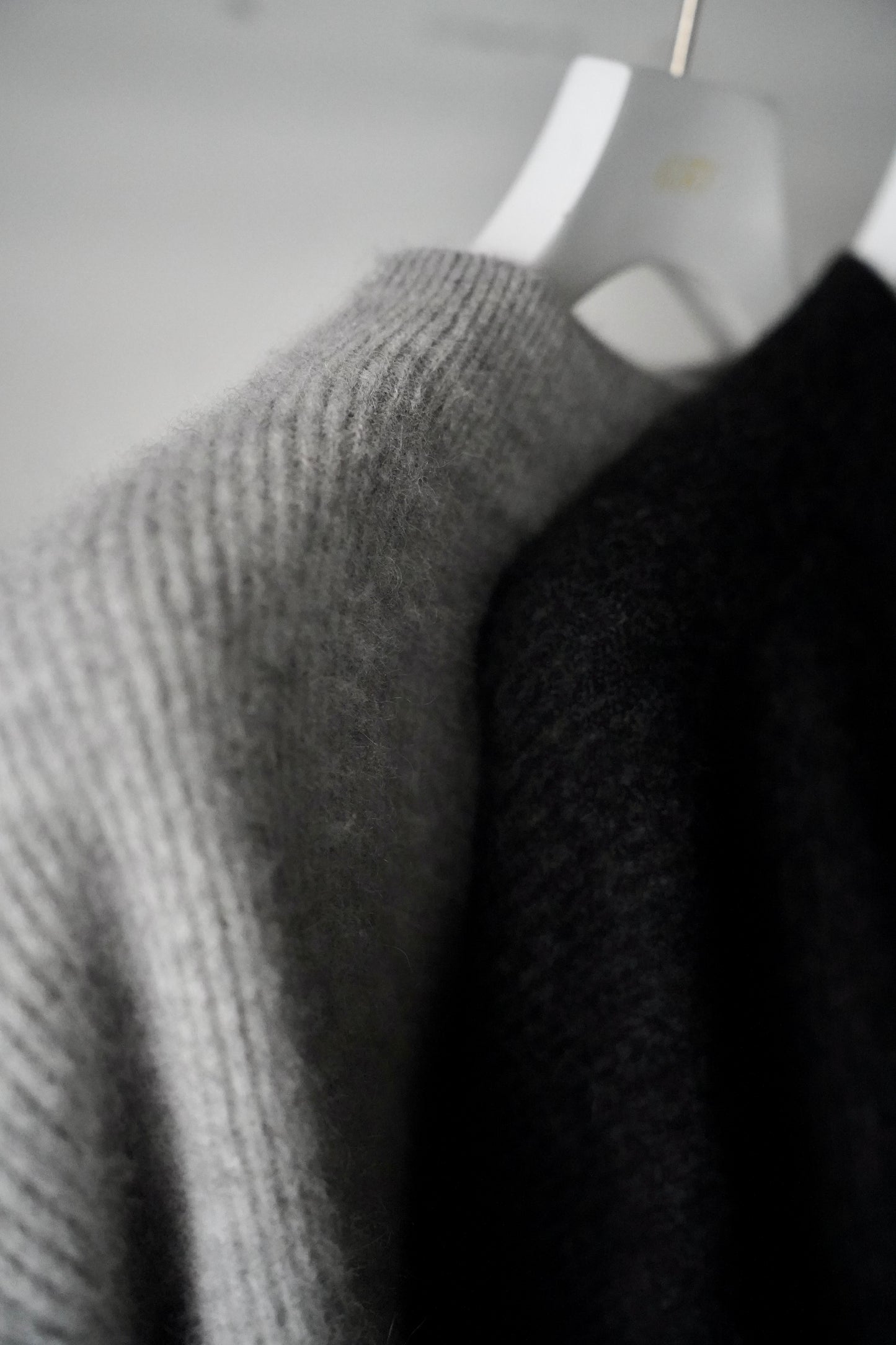 WOMEN BATONER / バトナー CASHMERE FOX FINGERHOLE BOAT NECK