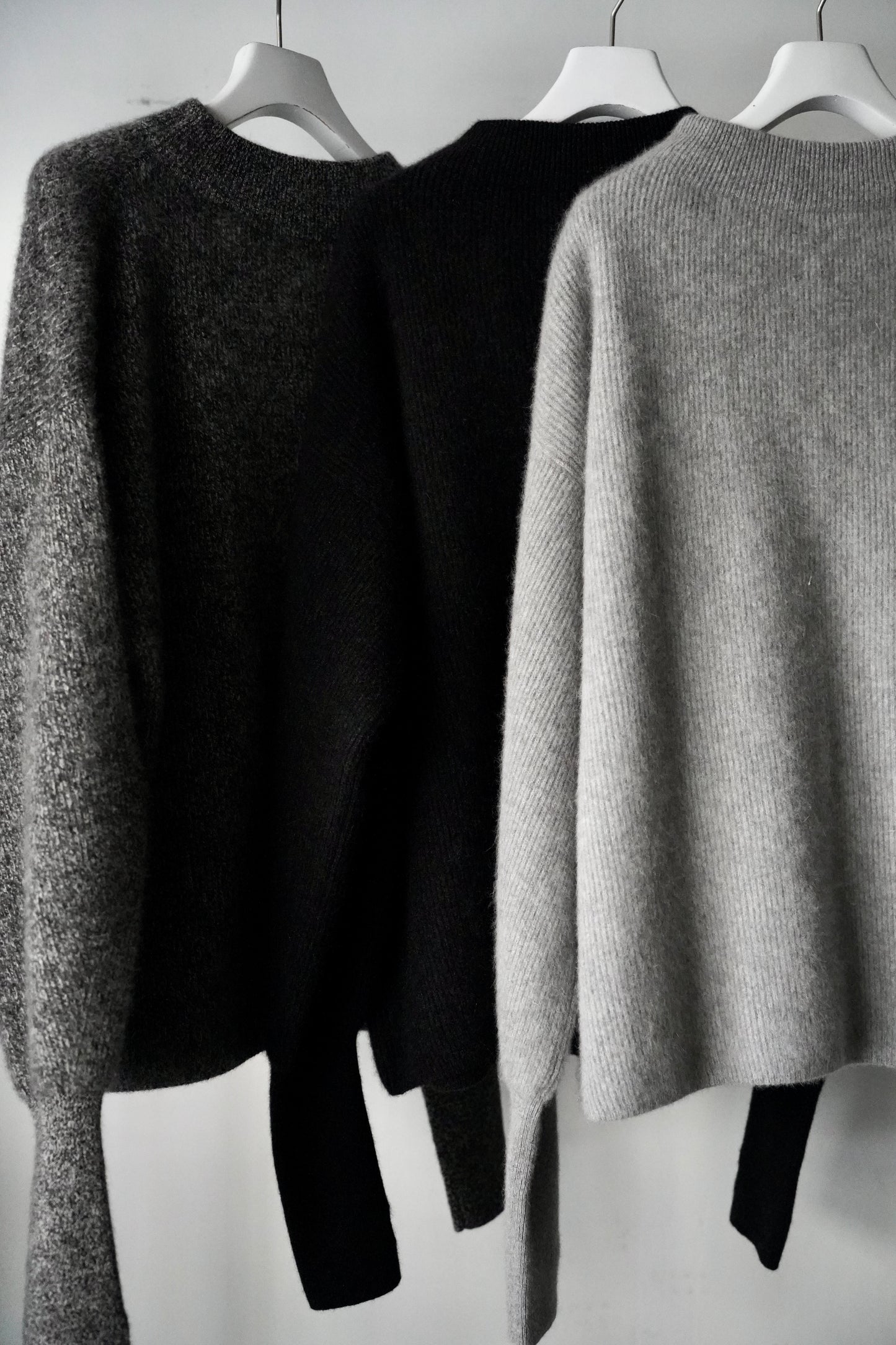WOMEN BATONER / バトナー CASHMERE FOX FINGERHOLE BOAT NECK