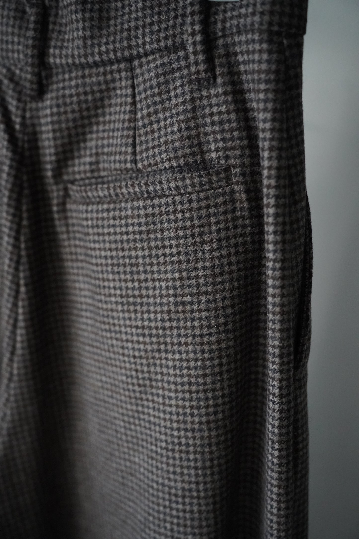 WOMEN pelleq / ペレック houndstooth double tuck trousers