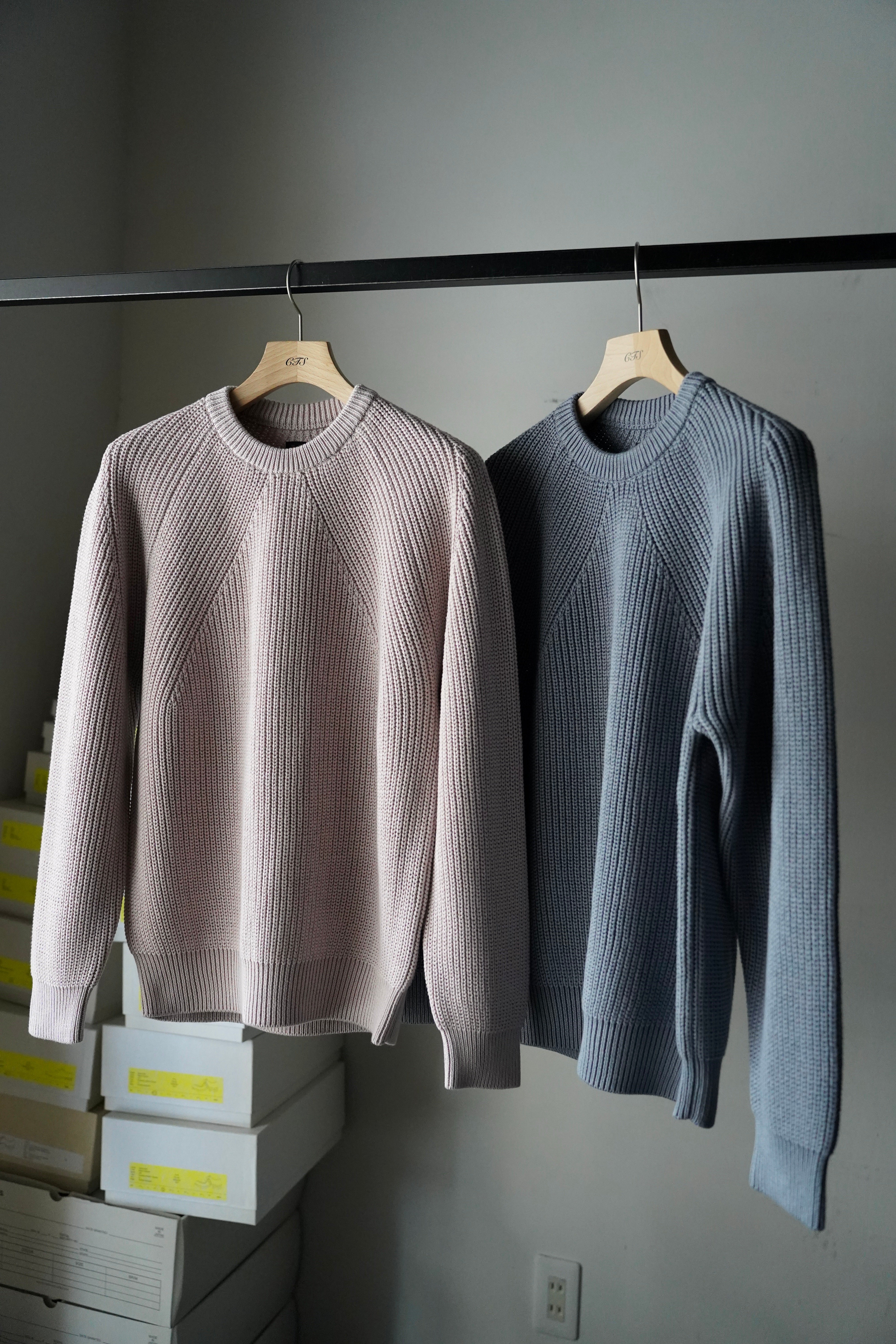 MEN BATONER / バトナー SIGNATURE CREW NECK – _COMES THE SUN