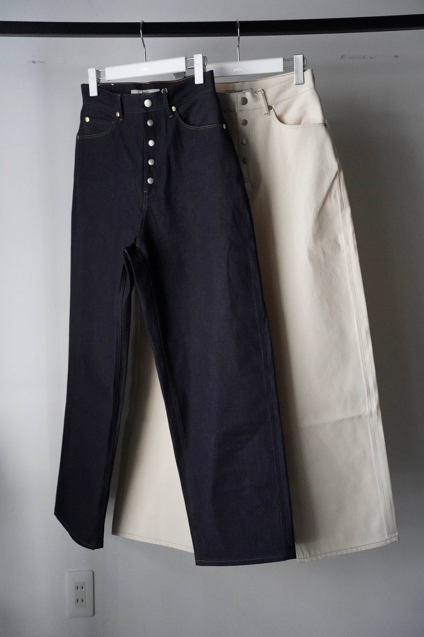 WOMEN pelleq / ペレック standard light denim w front button