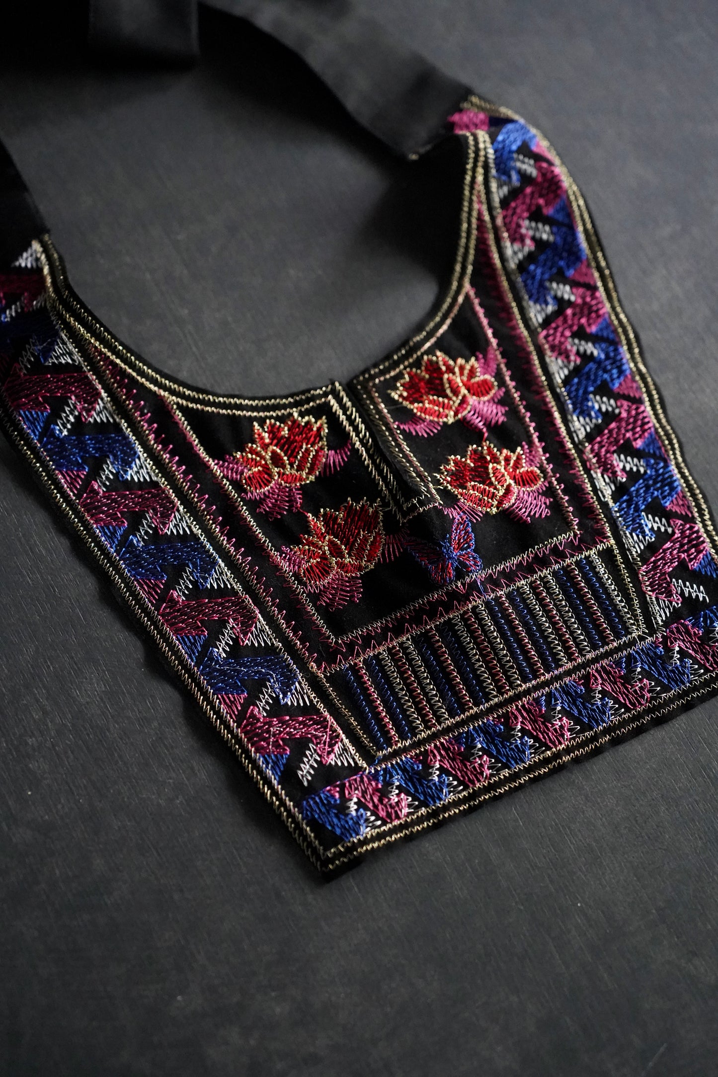 WOMEN Y.A.Acc/ ワイエーアク embroidery bib