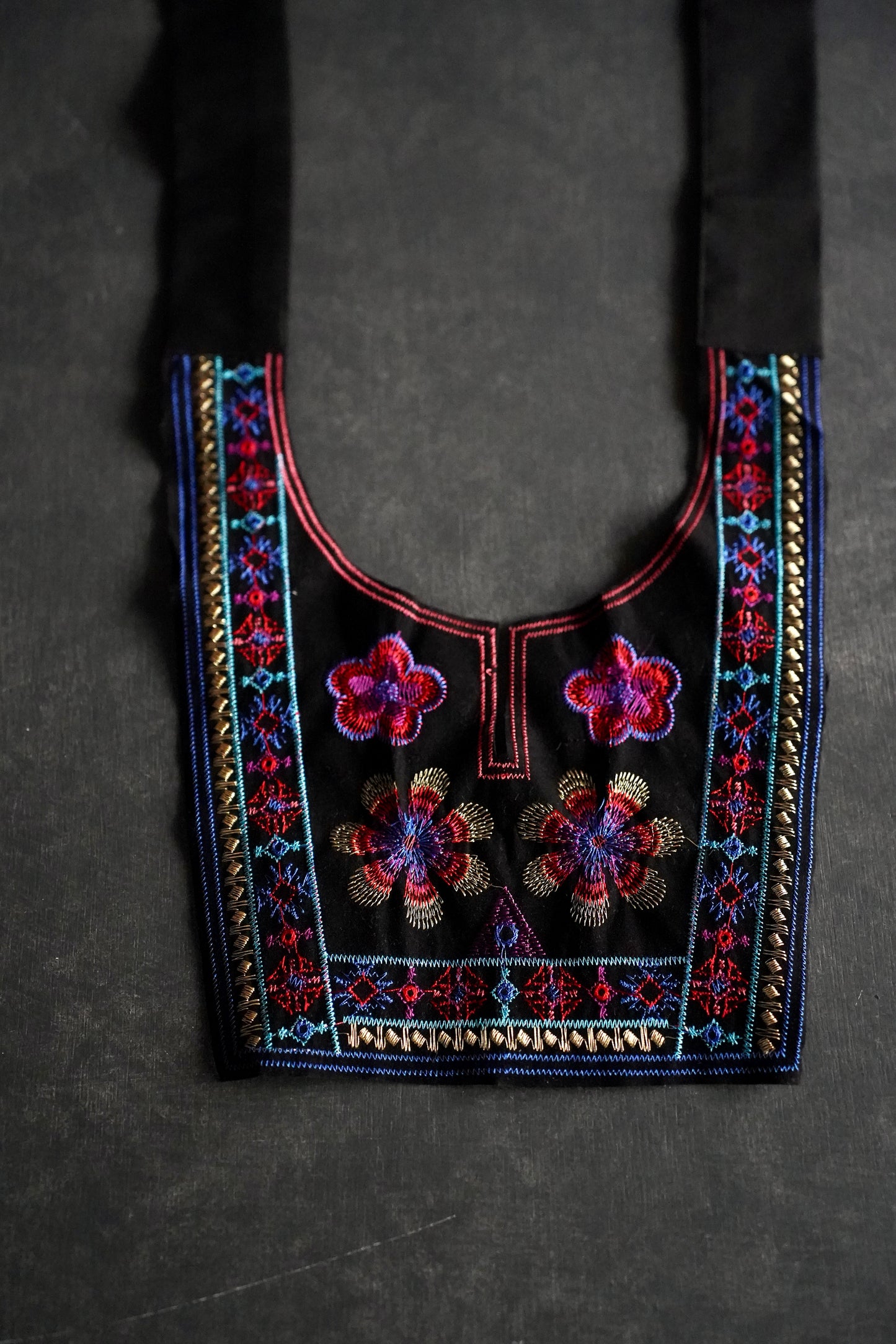 WOMEN Y.A.Acc/ ワイエーアク embroidery bib