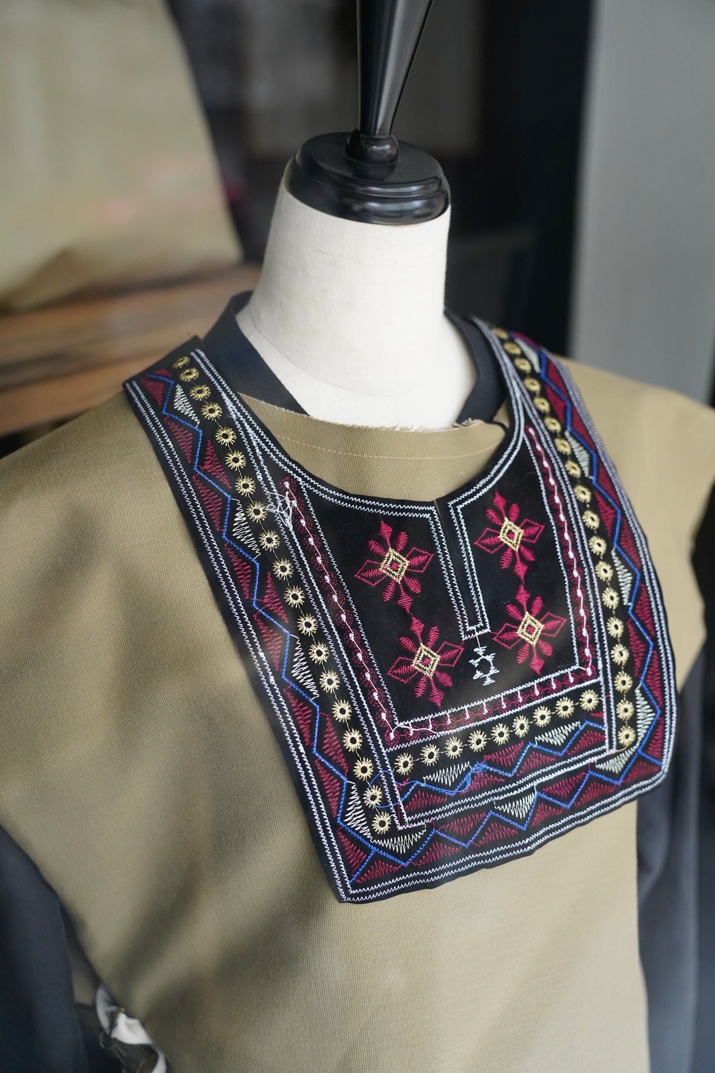 WOMEN Y.A.Acc/ ワイエーアク embroidery bib