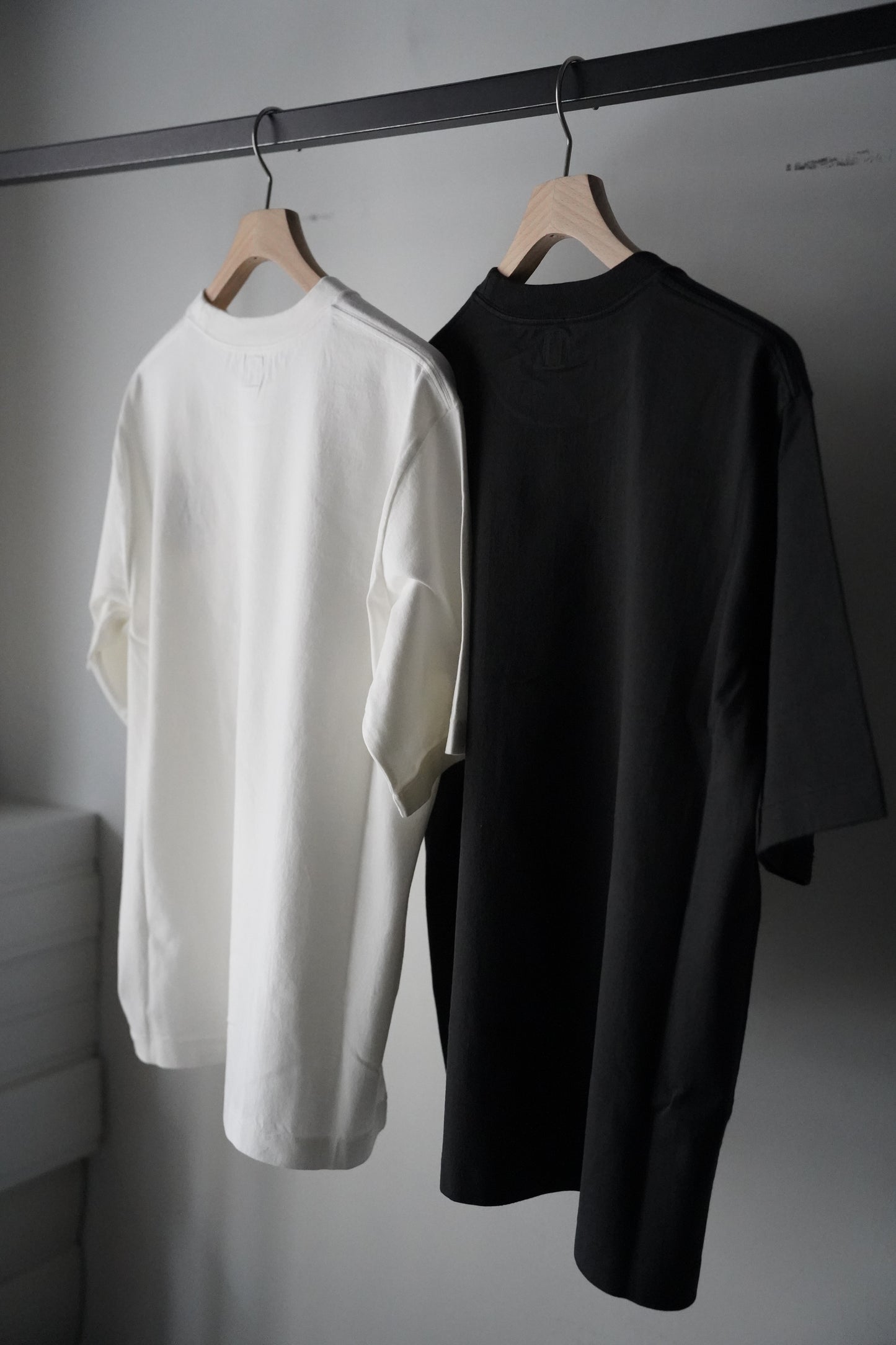 MEN/WOMEN blurhmsROOTSTOCK / ブラームスルーツストック DADAISME Print Tee STANDARD