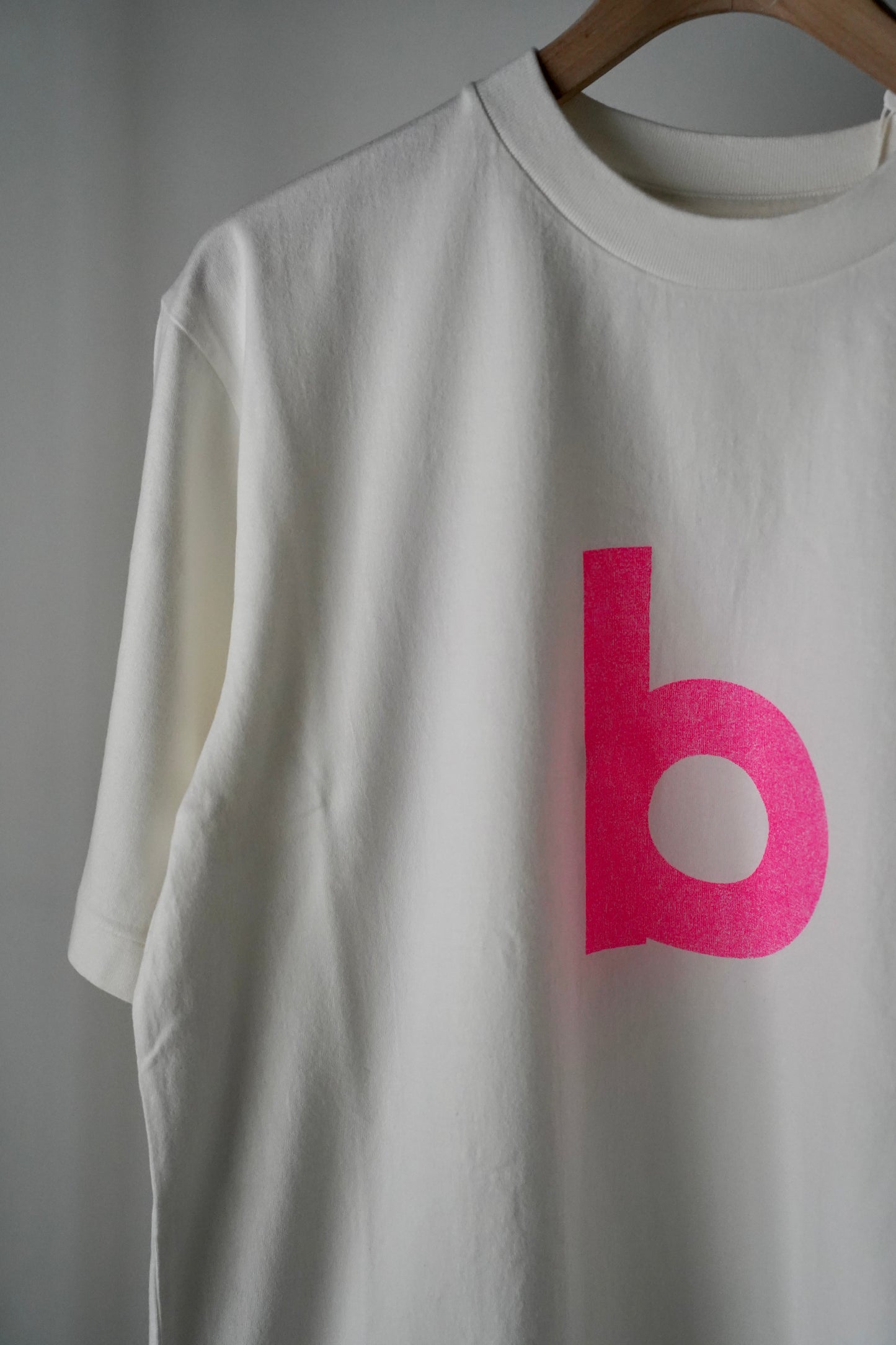 MEN/WOMEN blurhmsROOTSTOCK / ブラームスルーツストック bd Print Tee STANDARD