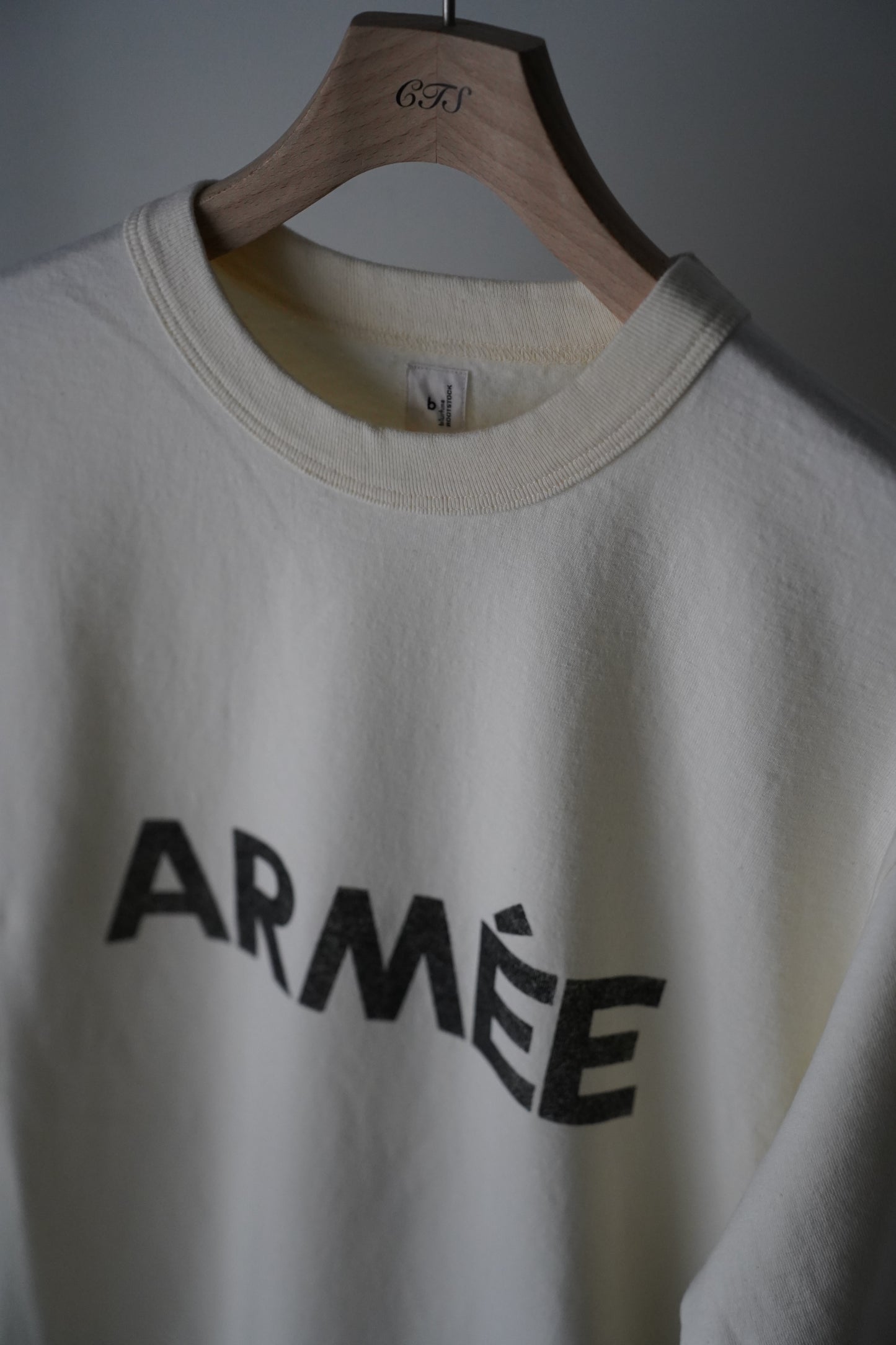 MEN/WOMEN blurhmsROOTSTOCK / ブラームスルーツストック ARMEE 88/12 Print Tee STANDARD