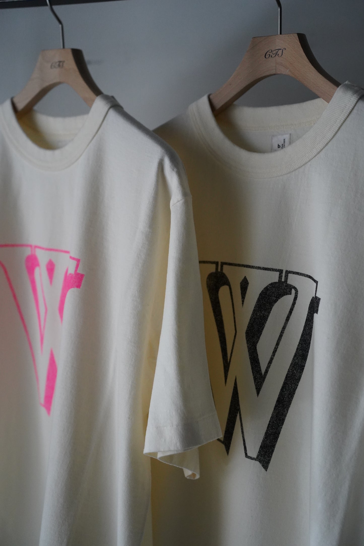 MEN/WOMEN blurhmsROOTSTOCK / ブラームスルーツストック W-W 88/12 Print Tee STANDARD