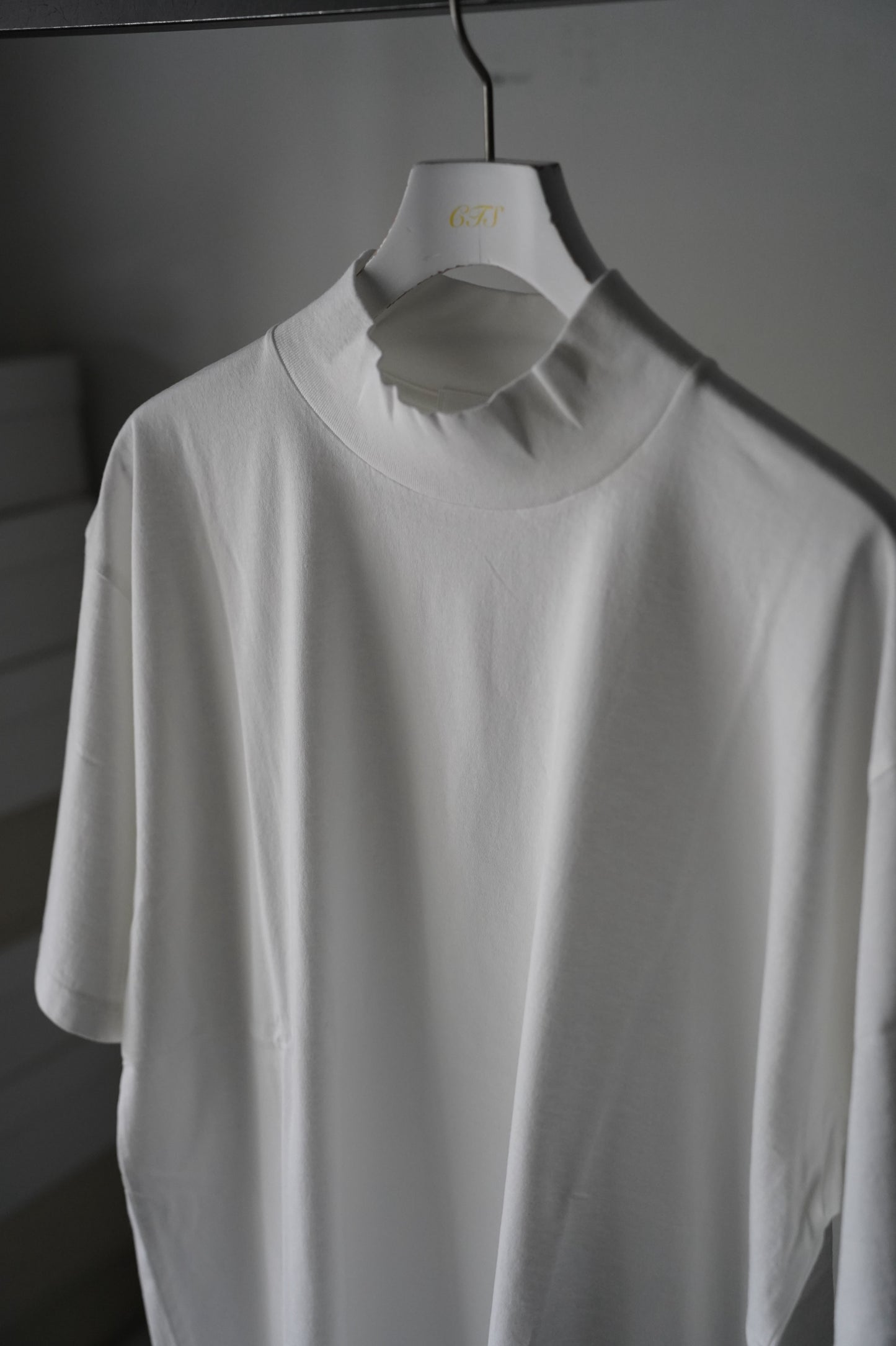 MEN Y/ ワイ ORGANIC COTTON JERSEY MOCK NECK S/S T