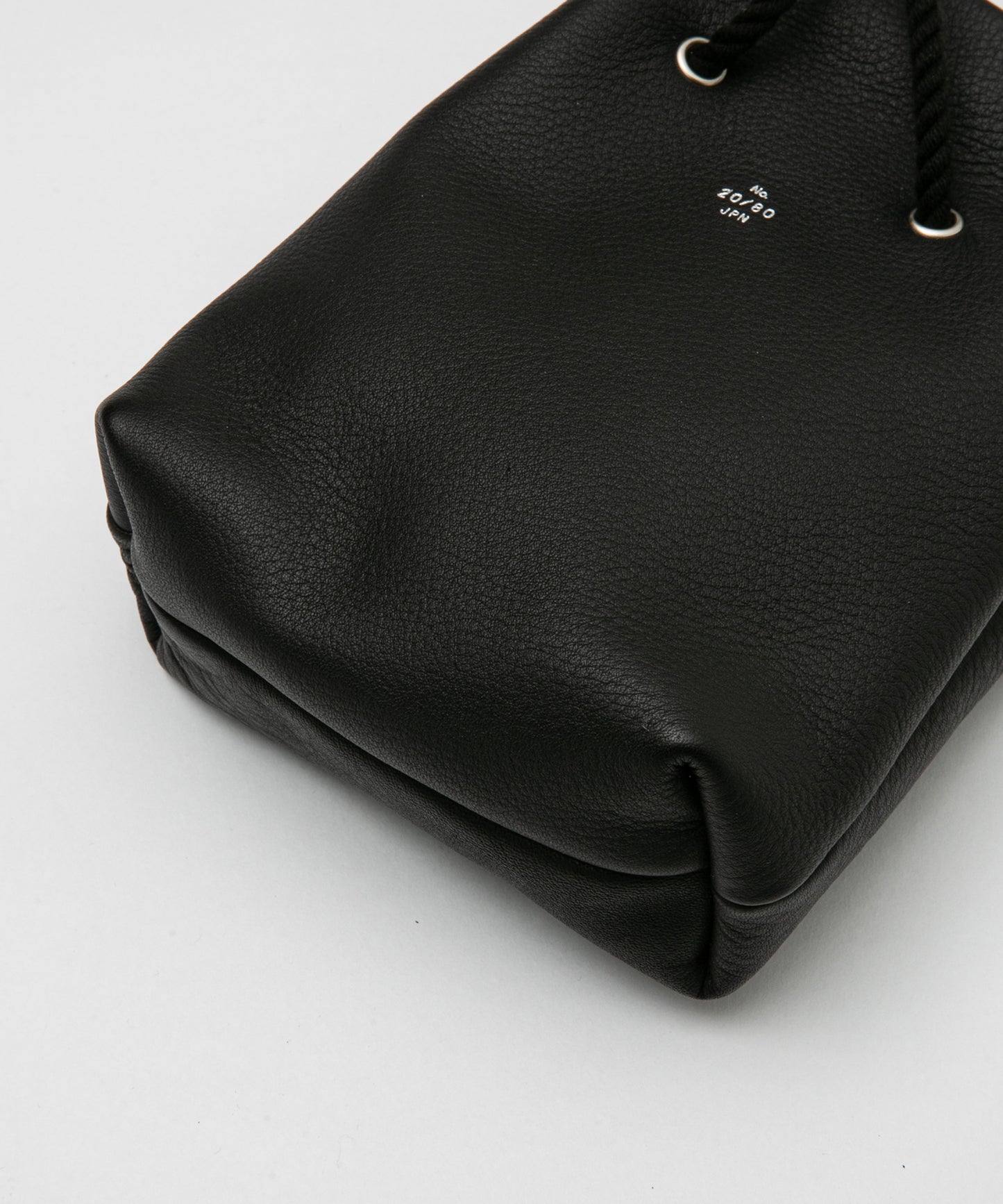 MEN/WOMEN 20/80 トゥエンティーエイティー SHRINK LEATHER SQUARE GASSAI BAG