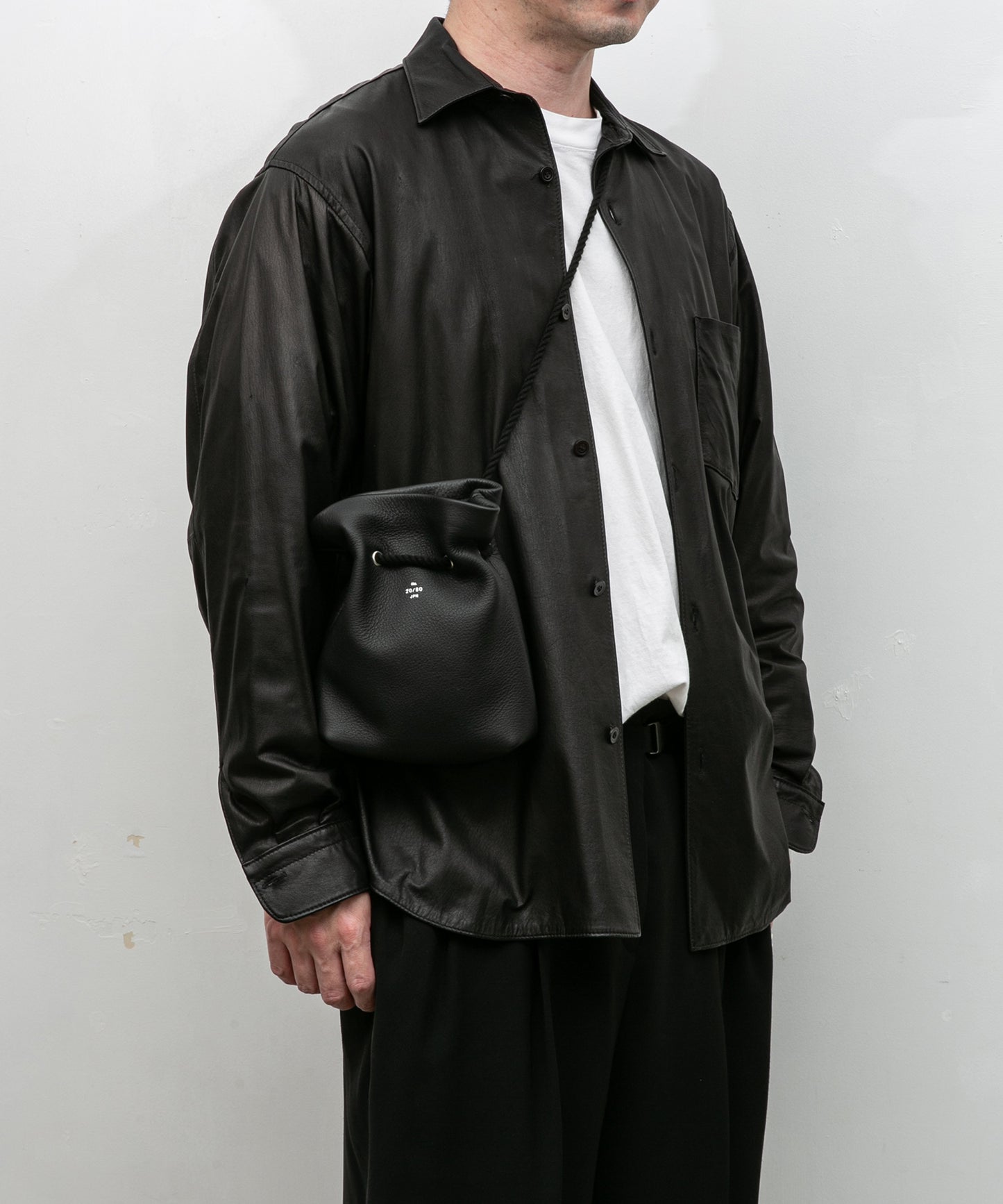 MEN/WOMEN 20/80 トゥエンティーエイティー SHRINK LEATHER SQUARE GASSAI BAG
