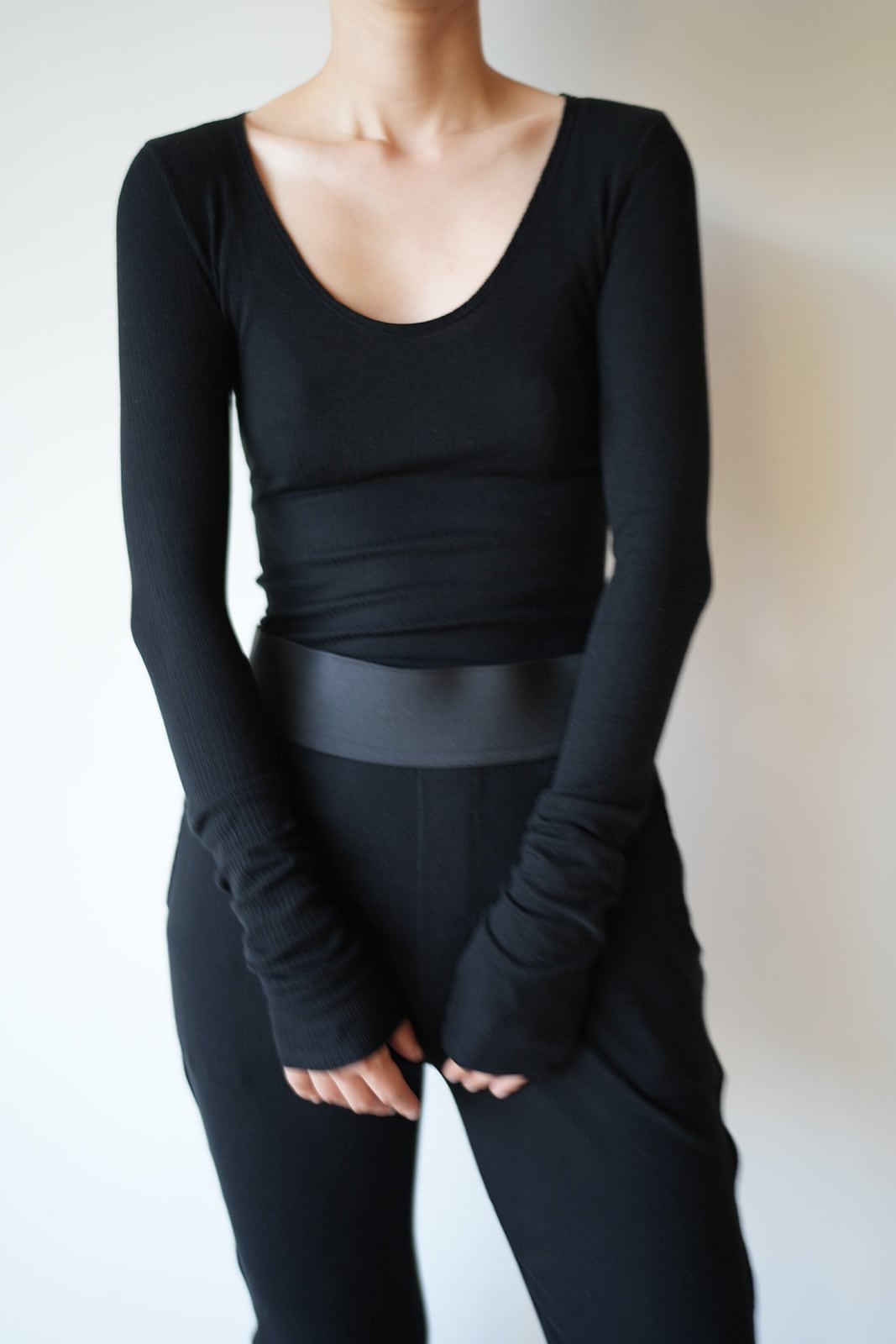 WOMEN MOON TREE PLANET U neck T cashmere black