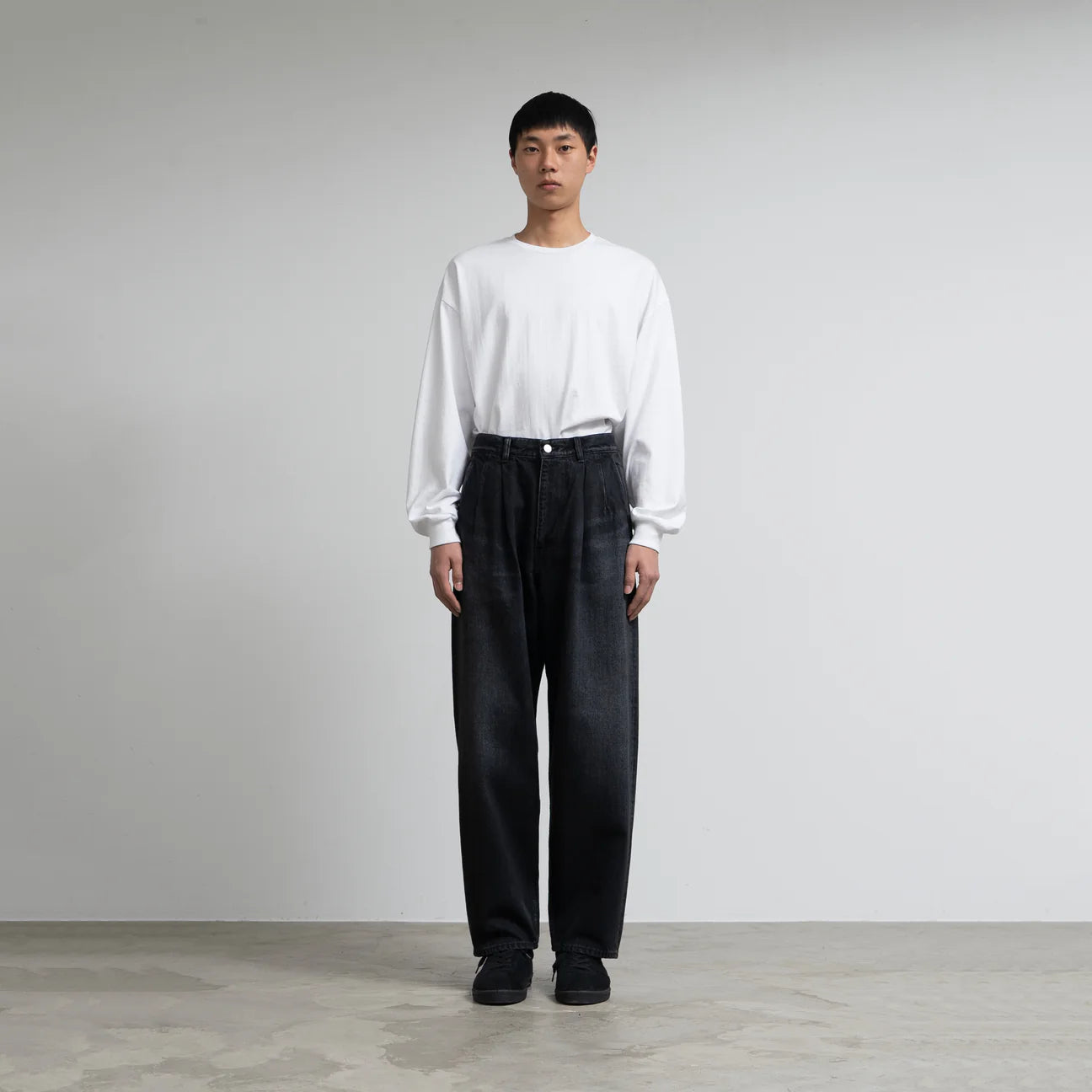 MEN Graphpaper Selvage Denim Two Tuck Tapered Pants BLACK_DARK FADE