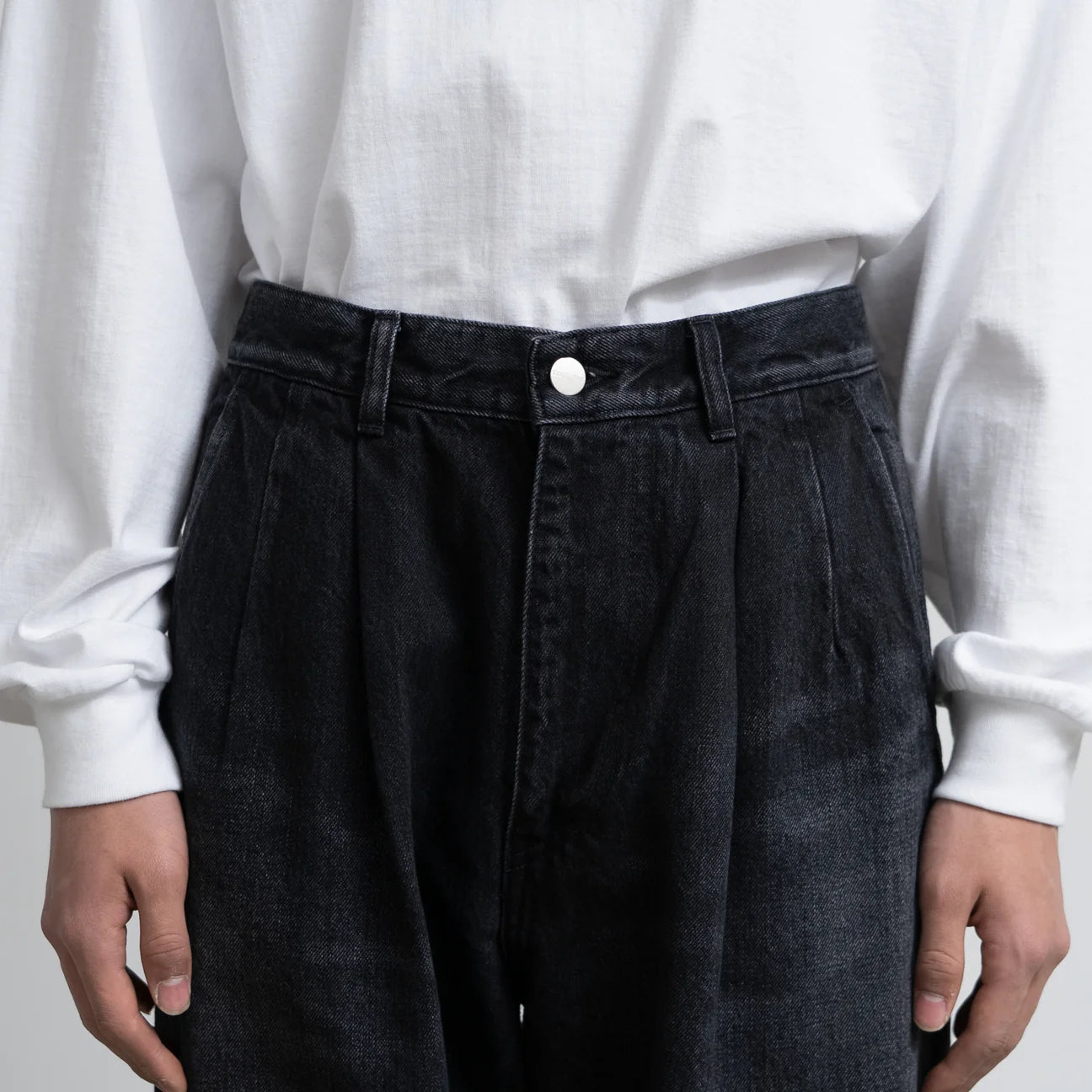 MEN Graphpaper Selvage Denim Two Tuck Tapered Pants BLACK_DARK FADE