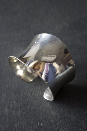 WOMEN VINTAGE SILVER BANGLE