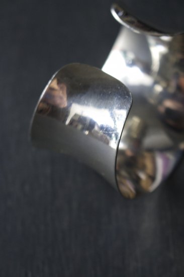 WOMEN VINTAGE SILVER BANGLE