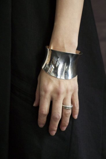WOMEN VINTAGE SILVER BANGLE