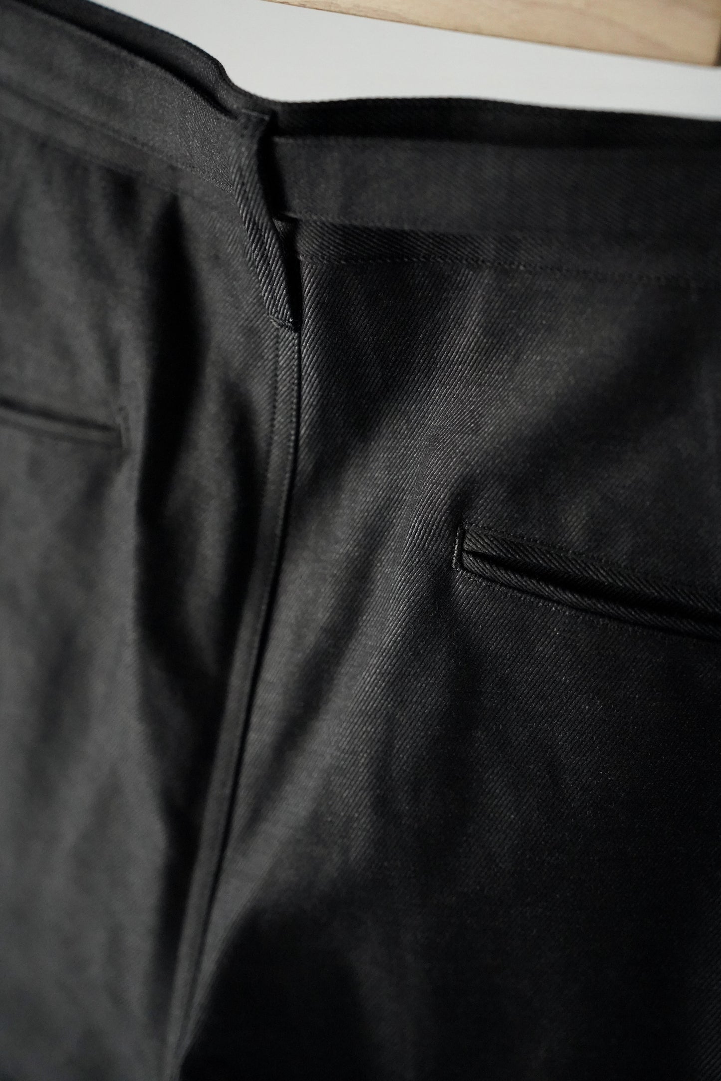 MEN　blurhms/ブラーム　Drill Chambray Belted Trousers