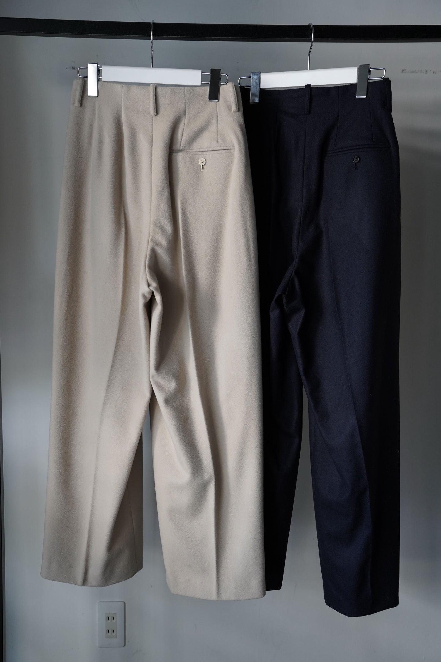 WOMEN　pelleq / ペレック　double tuck trousers