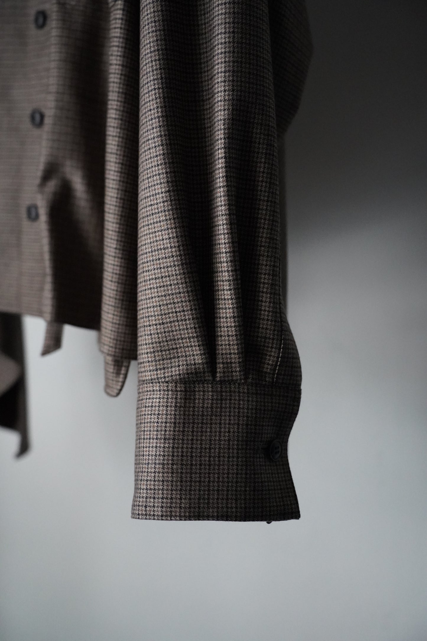 WOMEN　RYU KAGA　Wool flannel open back shirt