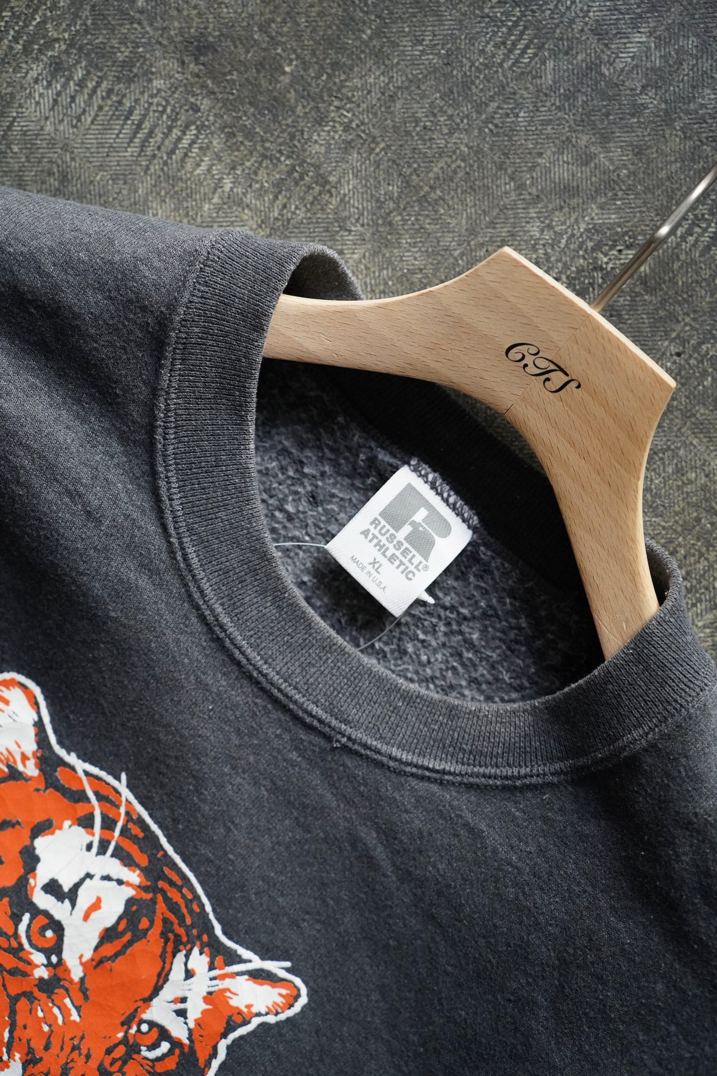 MEN/WOMEN　VINTAGE　CALIFORNIA TIGER SWEAT CHACOAL (RUSSELL)