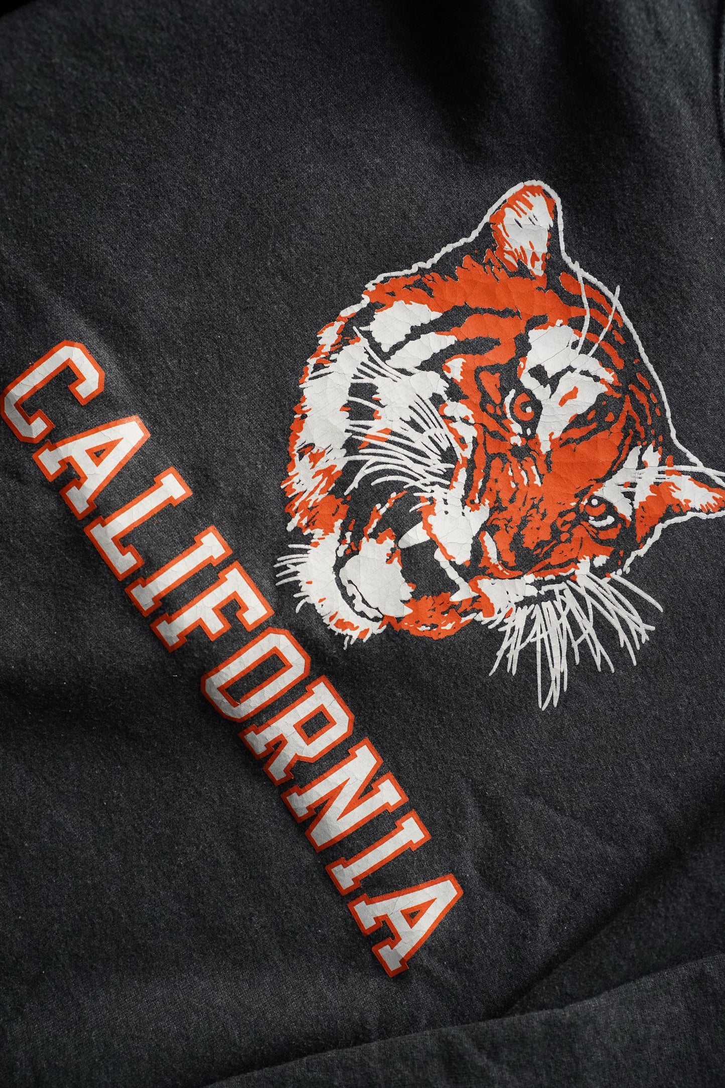 MEN/WOMEN　VINTAGE　CALIFORNIA TIGER SWEAT CHACOAL (RUSSELL)