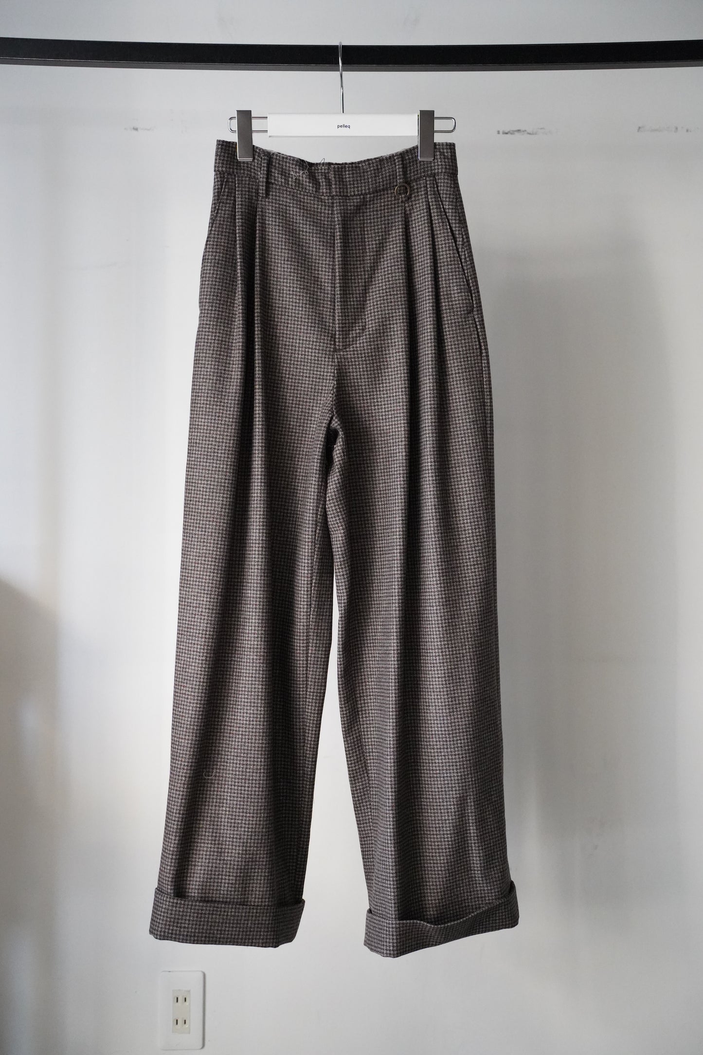 WOMEN　pelleq / ペレック　houndstooth double tuck trousers