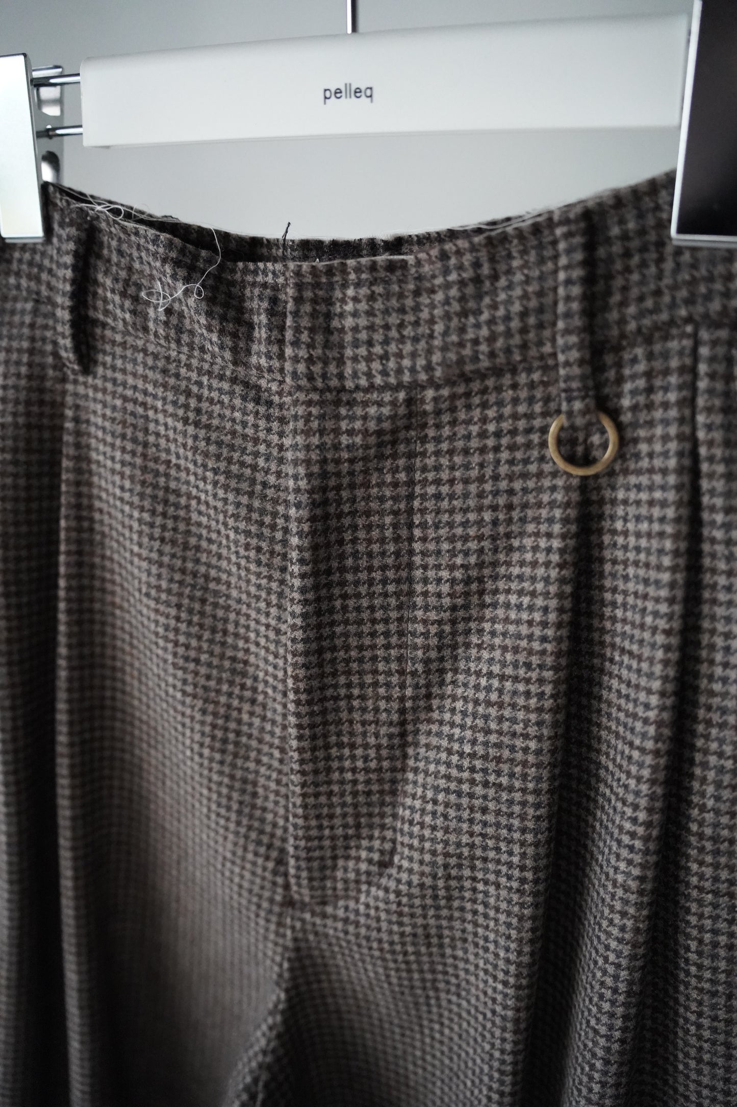 WOMEN　pelleq / ペレック　houndstooth double tuck trousers