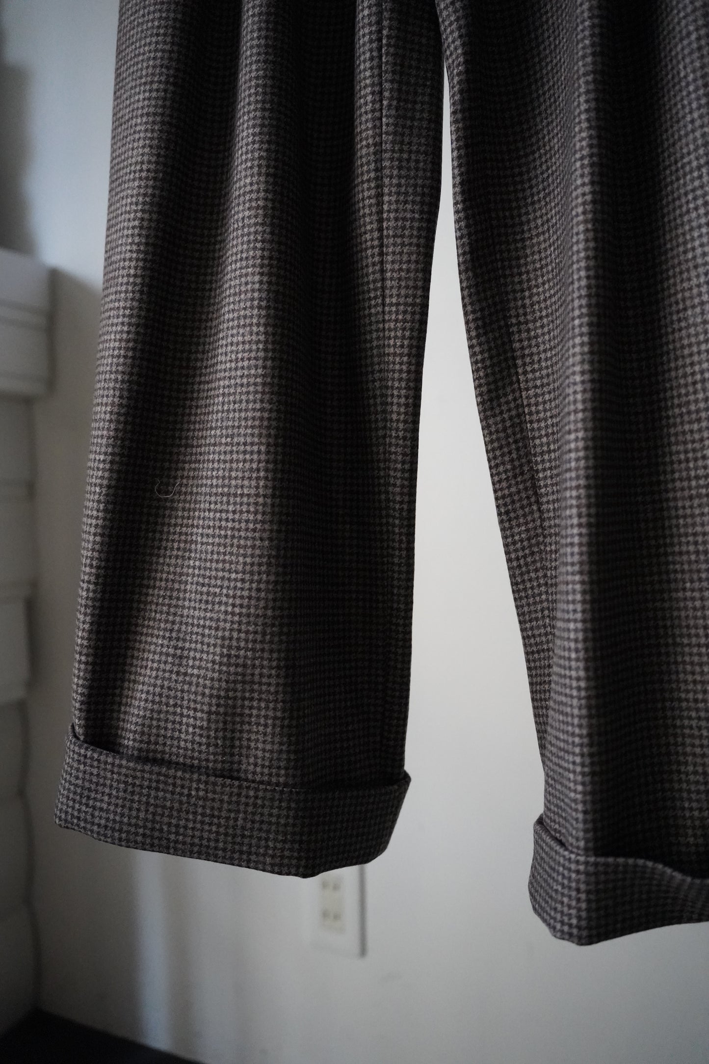 WOMEN　pelleq / ペレック　houndstooth double tuck trousers