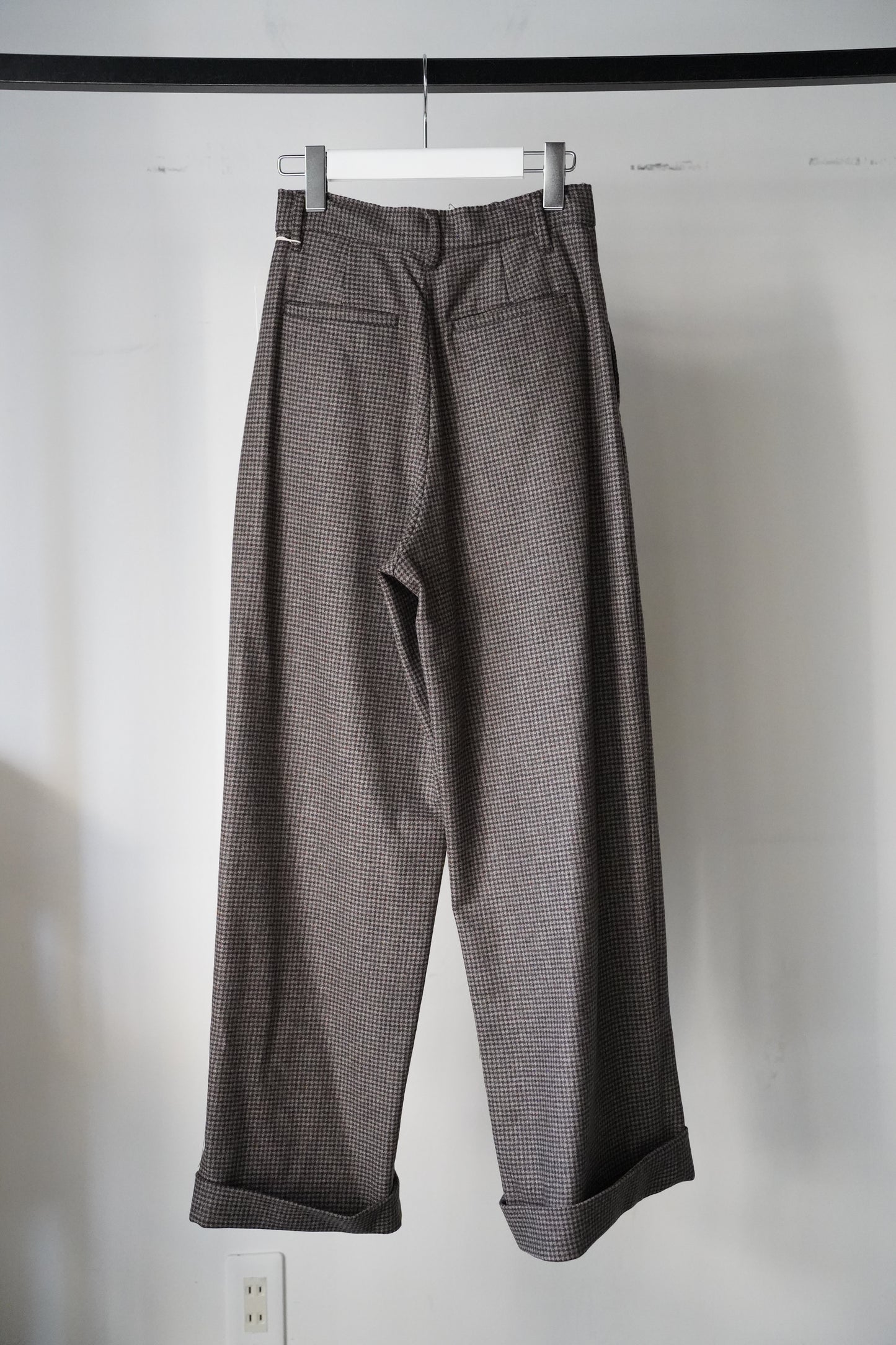 WOMEN　pelleq / ペレック　houndstooth double tuck trousers