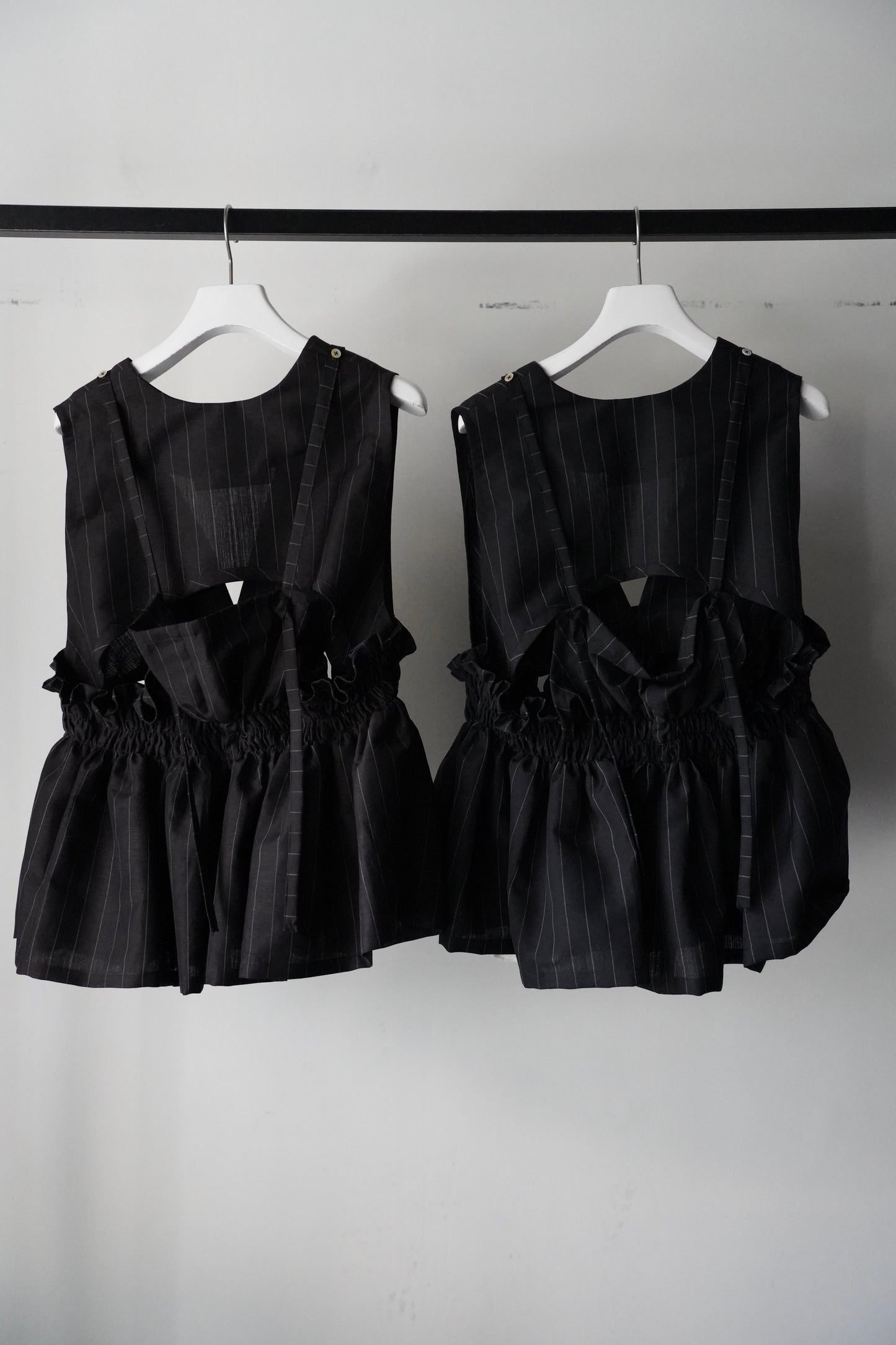 WOMEN　Y.A.Acc/ ワイエーアク　lots of gather blouse -wool linen strip-