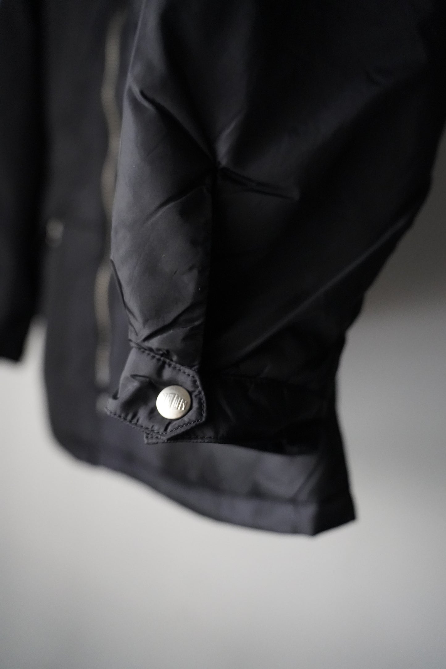 MEN　NECESSARY or UNNECESSARY / ネセサリーオアアンネセサリー　A-2 TALL