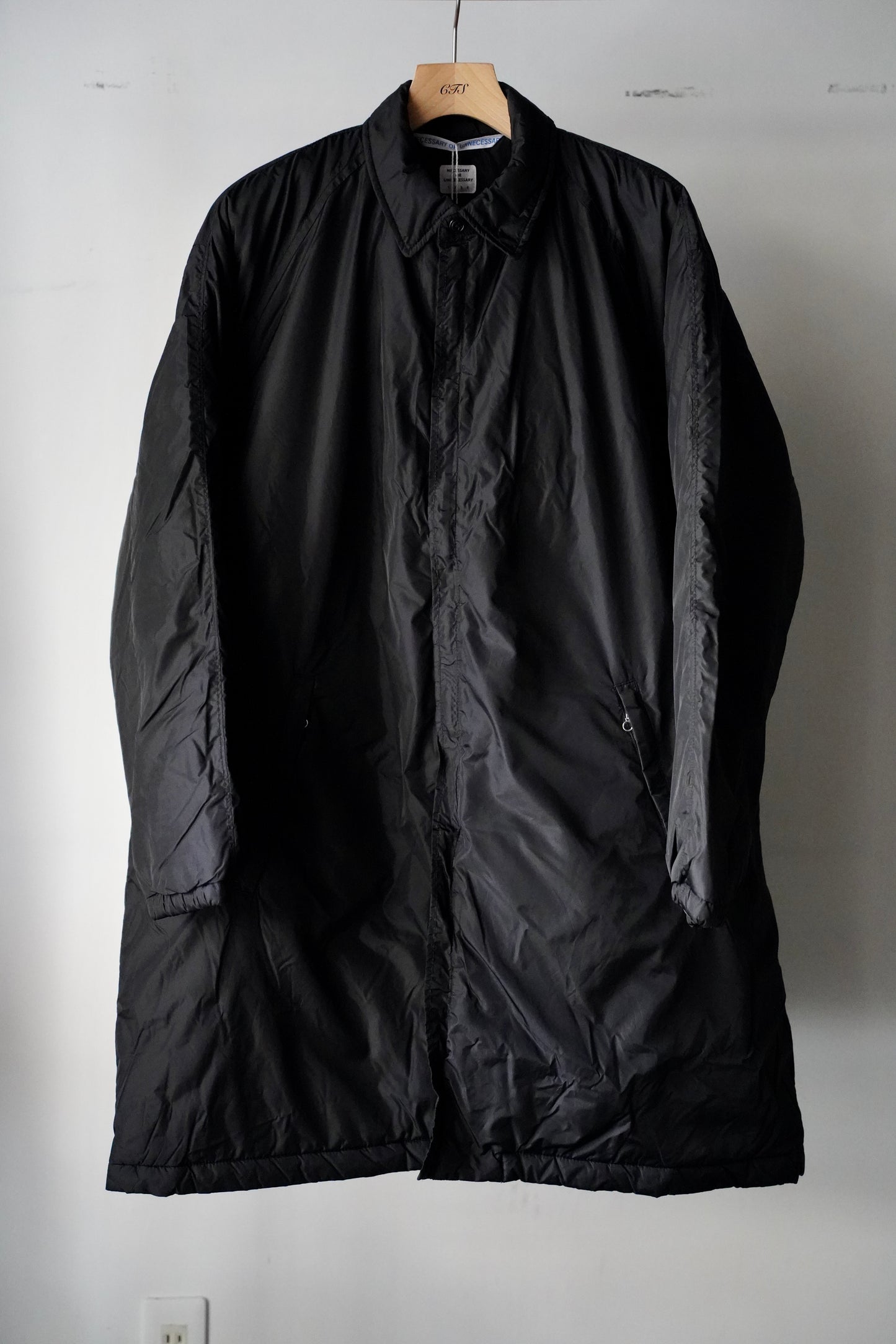 MEN　NECESSARY or UNNECESSARY / ネセサリーオアアンネセサリー　ZIP COAT