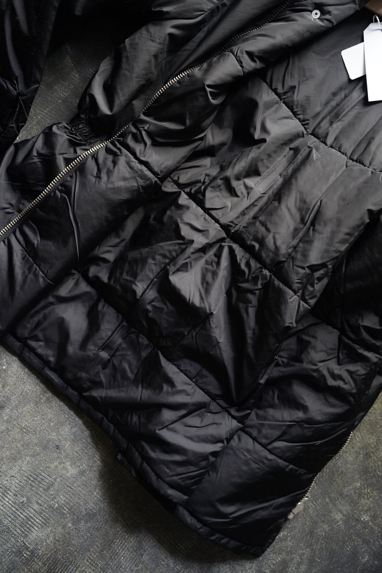 MEN　NECESSARY or UNNECESSARY / ネセサリーオアアンネセサリー　A-2 TALL