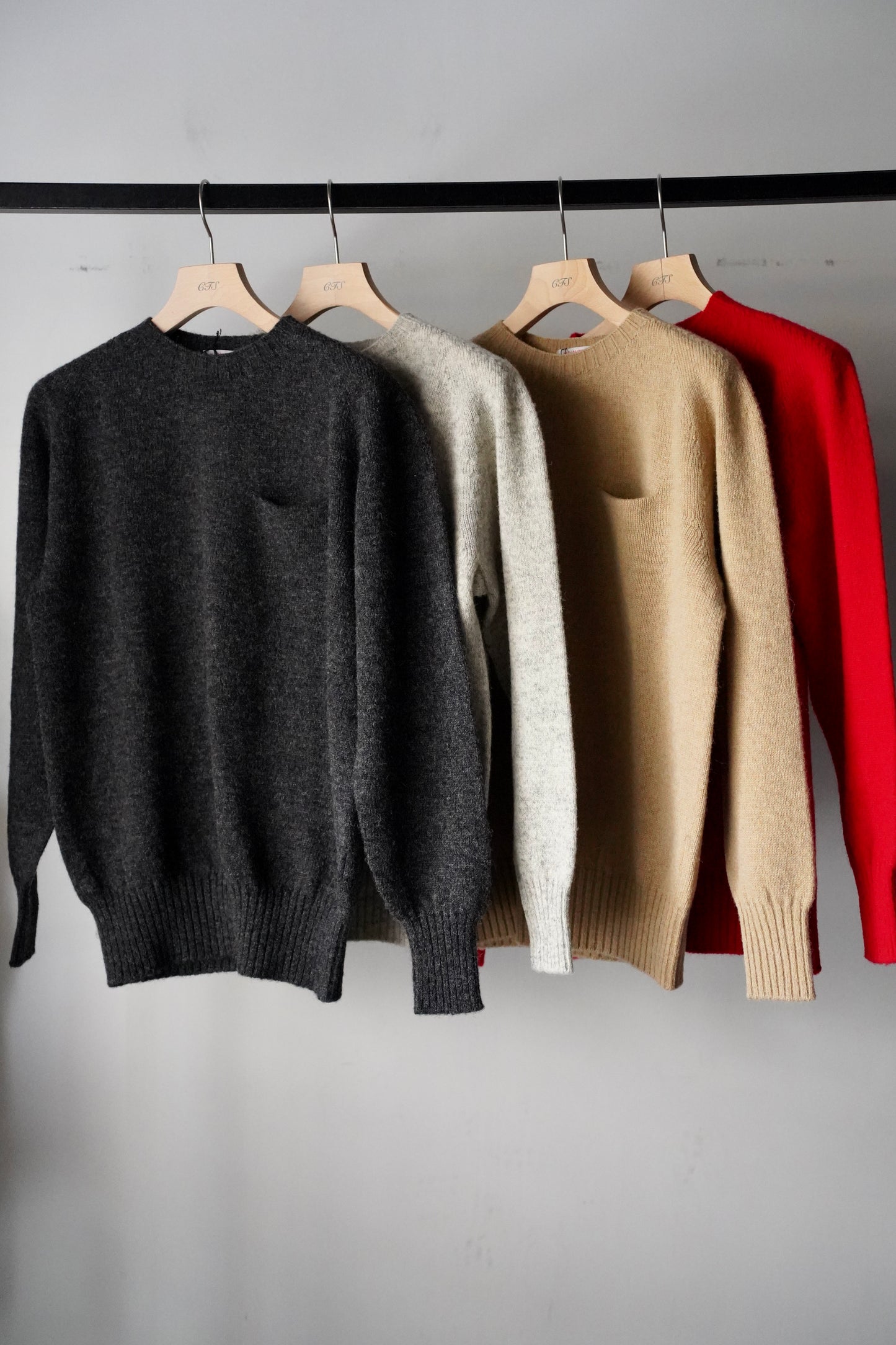 MEN　NECESSARY or UNNECESSARY / ネセサリーオアアンネセサリー　3D KNIT